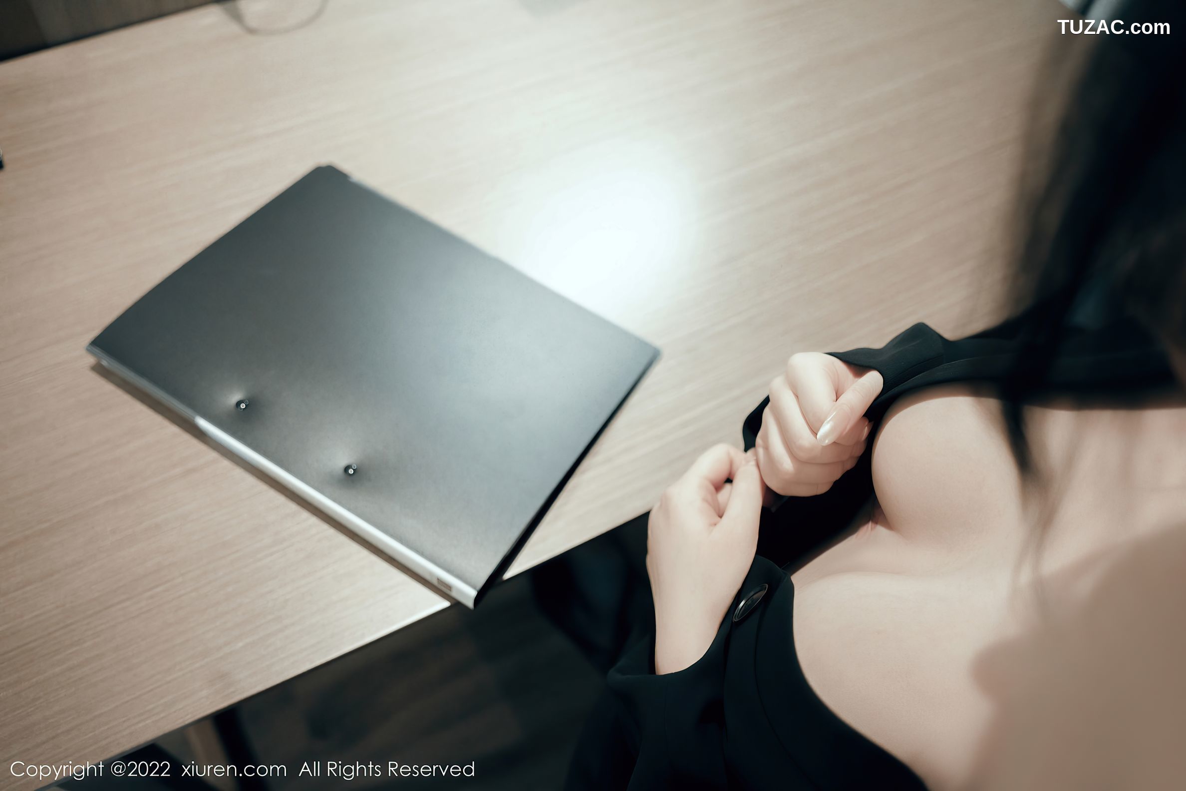 XiuRen秀人网-4801-苏小曼Babyface-黑上衣蕾丝内衣黑丝吊带袜-2022.03.31