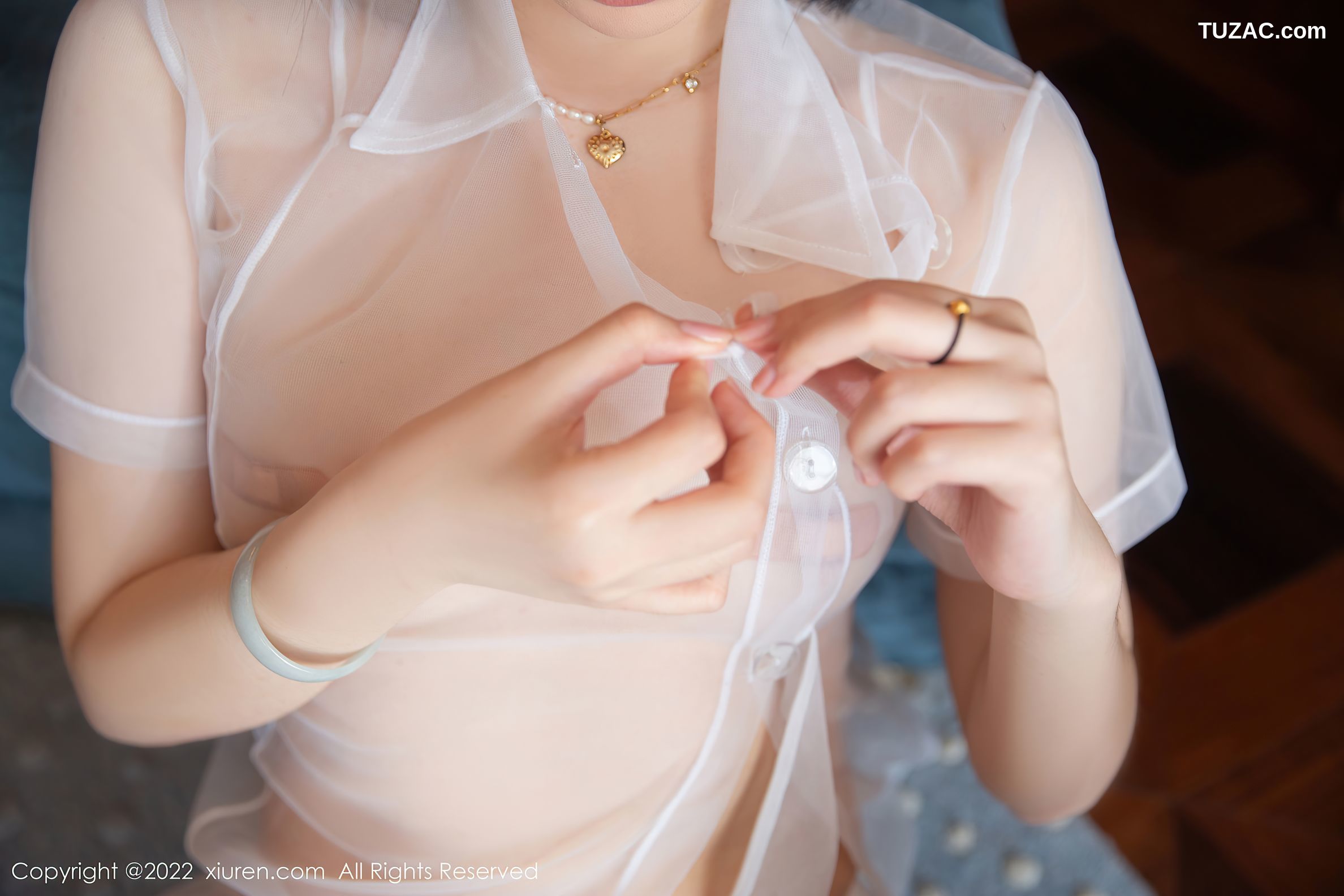 XiuRen秀人网-4812-一颗甜蛋黄a-珠三角旅拍白色薄透护士装-2022.04.01