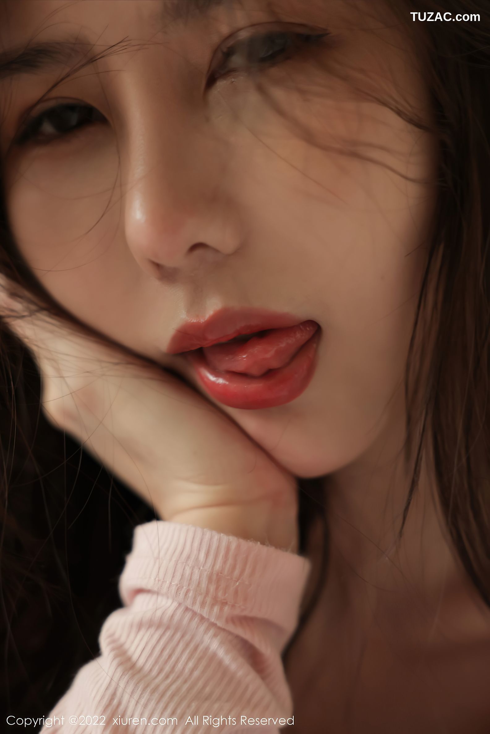 XiuRen秀人网-4817-尹甜甜-大理旅拍淡粉上衣牛仔短裤蕾丝内裤-2022.04.02