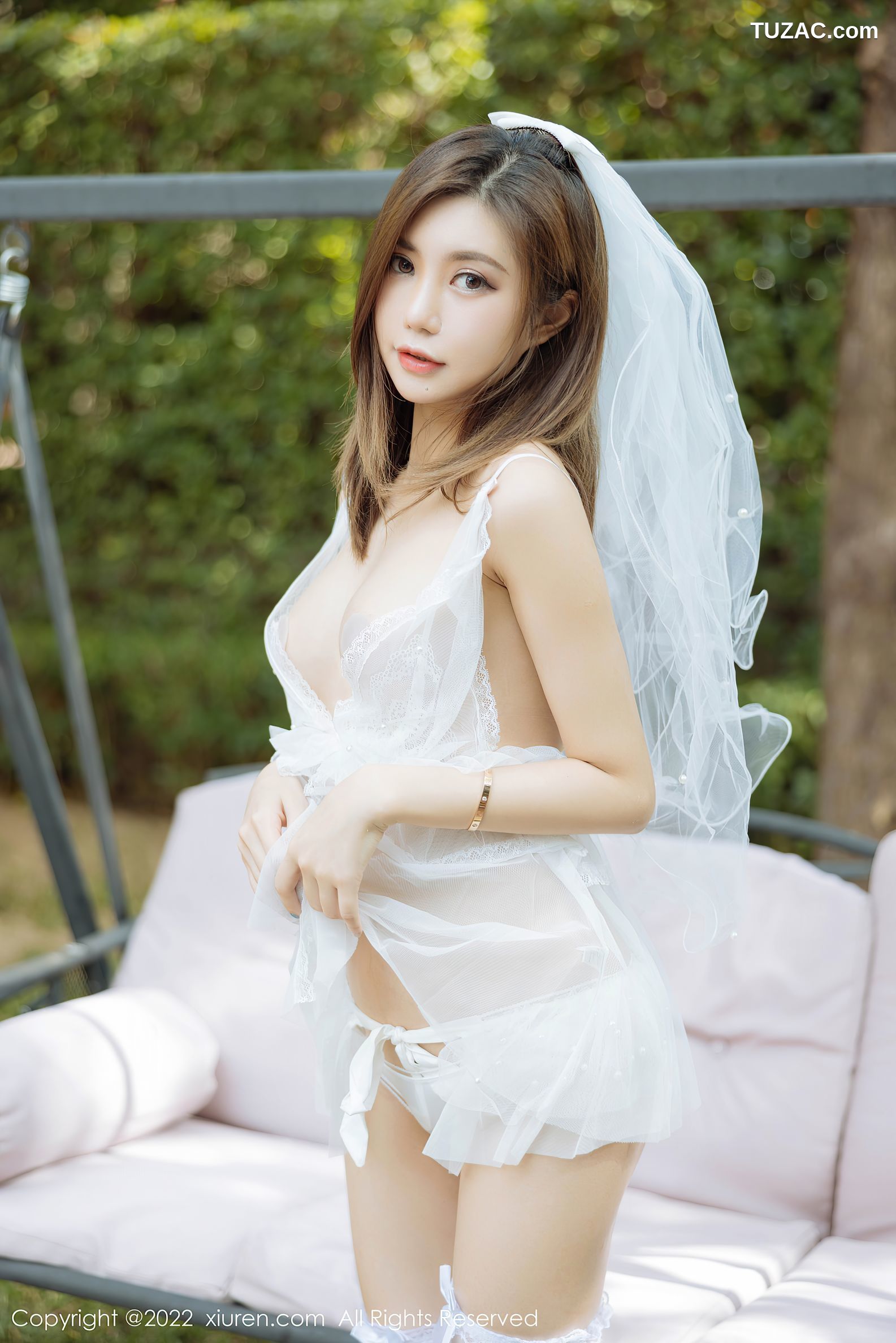 XiuRen秀人网-4820-绮里嘉Ula-珠三角旅拍-白色薄透婚纱白色丝袜-2022.04.02