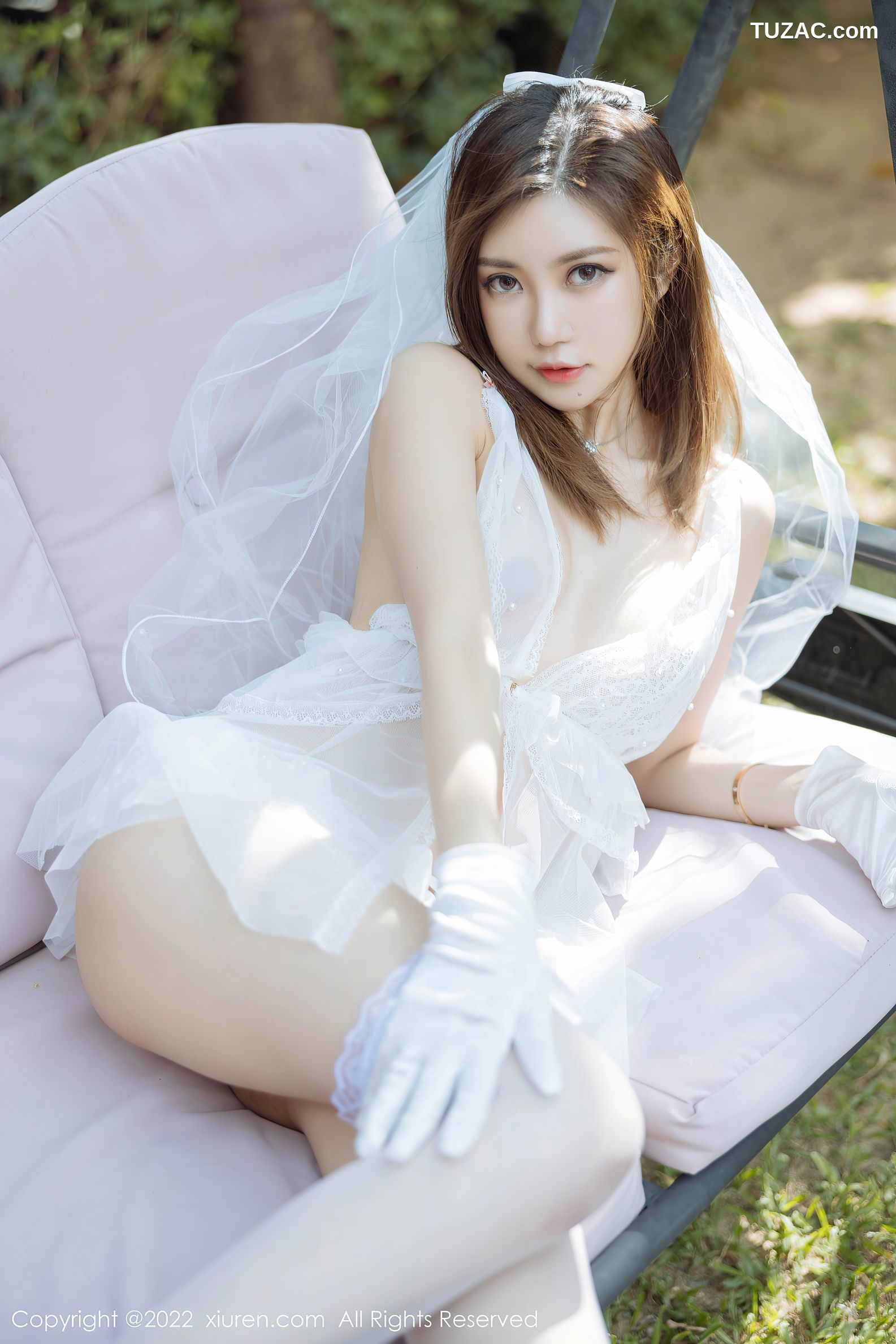 XiuRen秀人网-4820-绮里嘉Ula-珠三角旅拍-白色薄透婚纱白色丝袜-2022.04.02