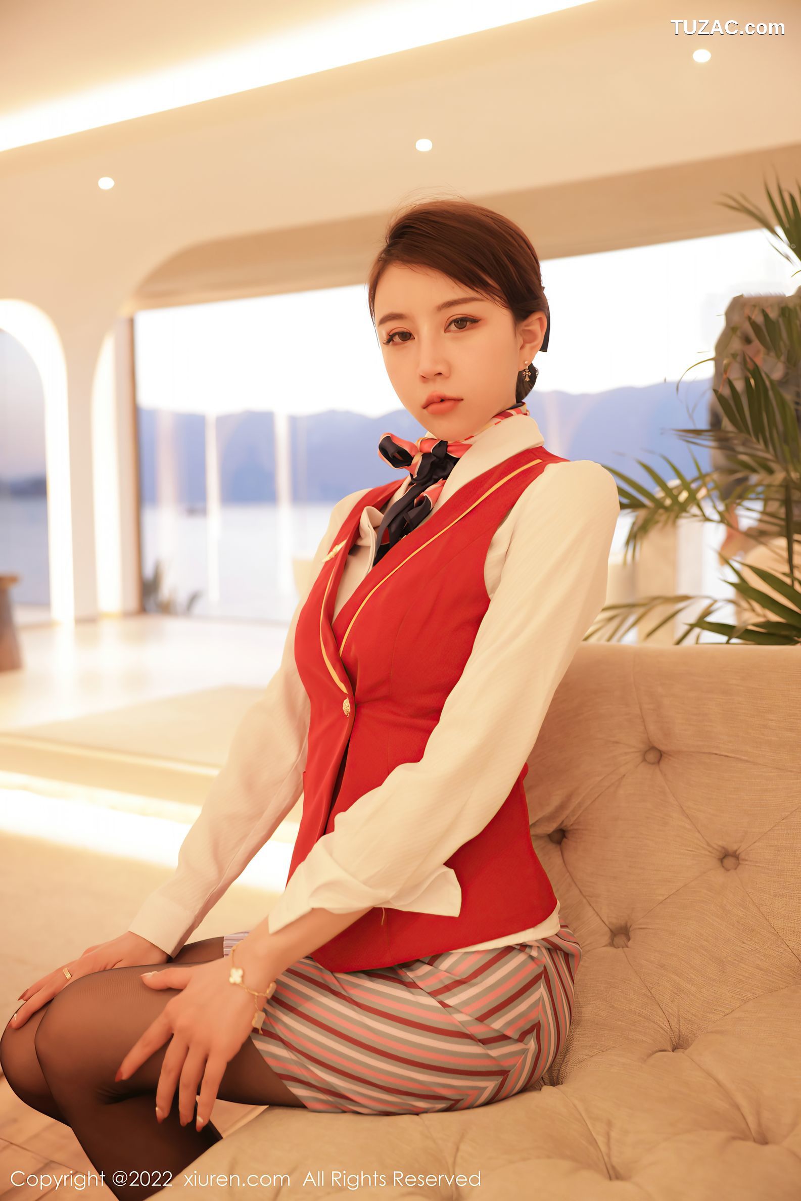 XiuRen秀人网-4824-Tina_甜仔-大理旅拍-空姐制服蕾丝内衣黑丝-2022.04.06