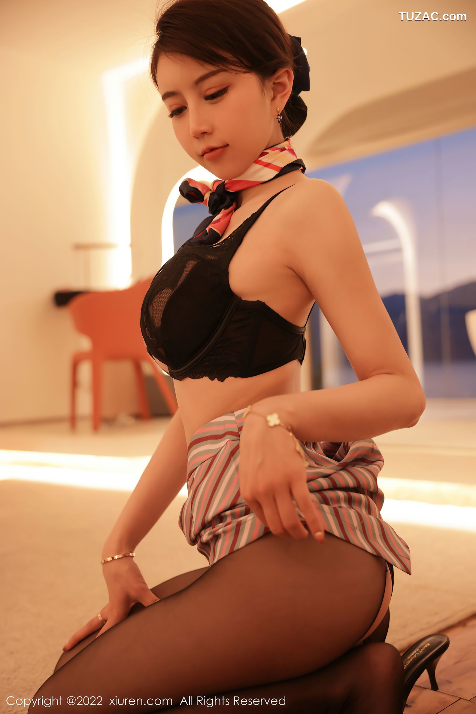 XiuRen秀人网-4824-Tina_甜仔-大理旅拍-空姐制服蕾丝内衣黑丝-2022.04.06