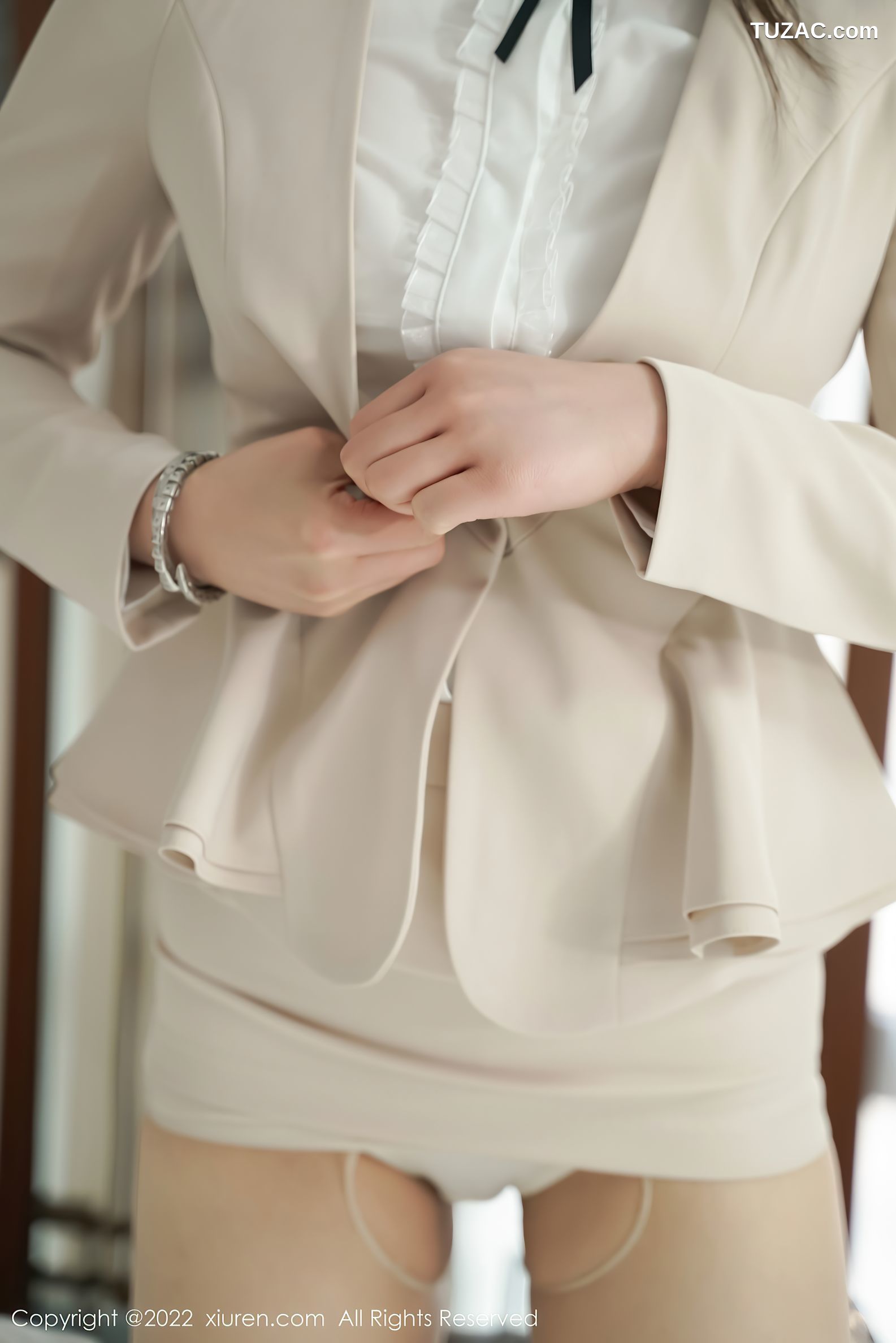 XiuRen秀人网-4830-Fairy如歌-性感职业装短裙超薄肉丝-2022.04.07