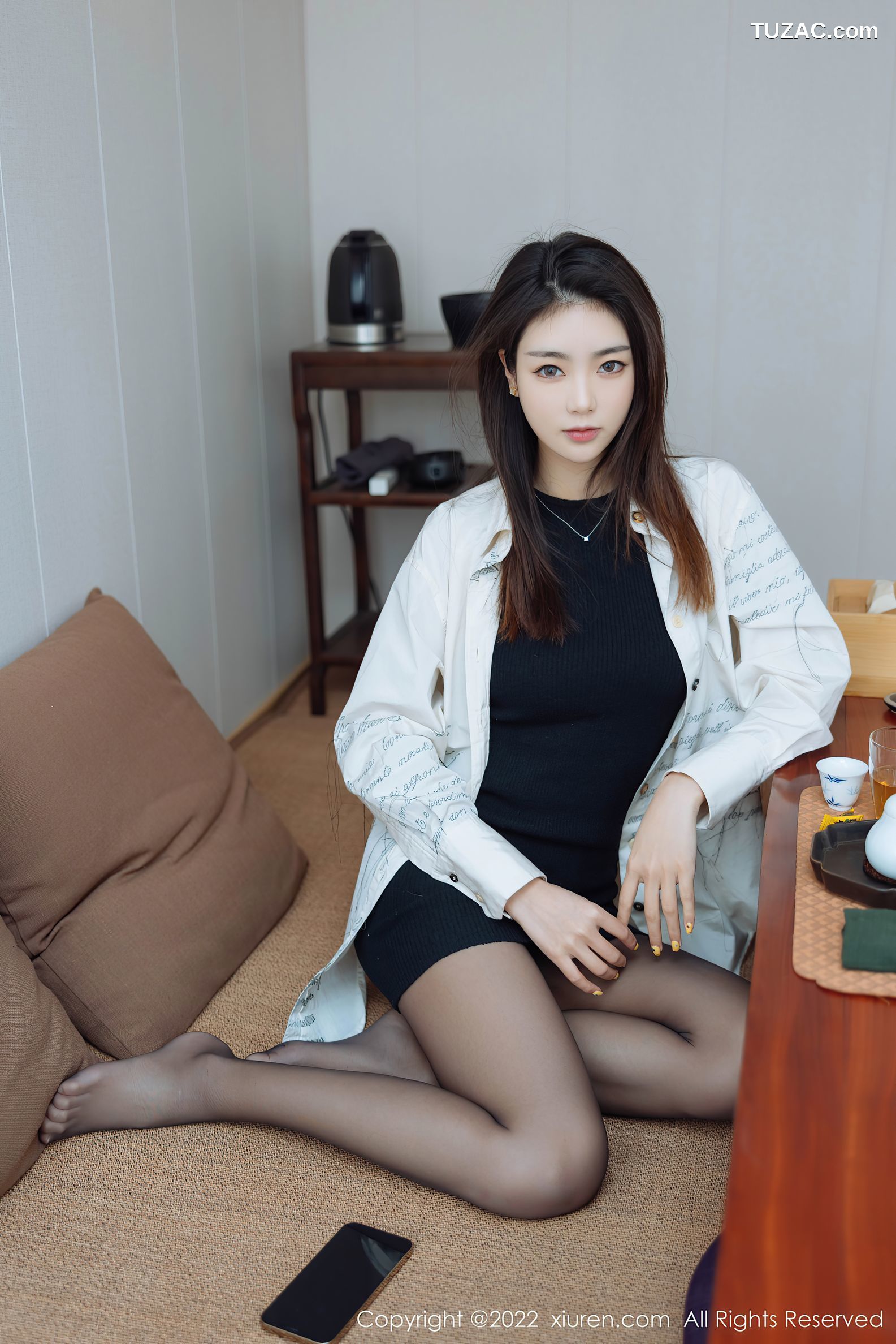 XiuRen秀人网-4832-可樂Vicky-黑色收身服饰超薄黑丝-2022.04.07