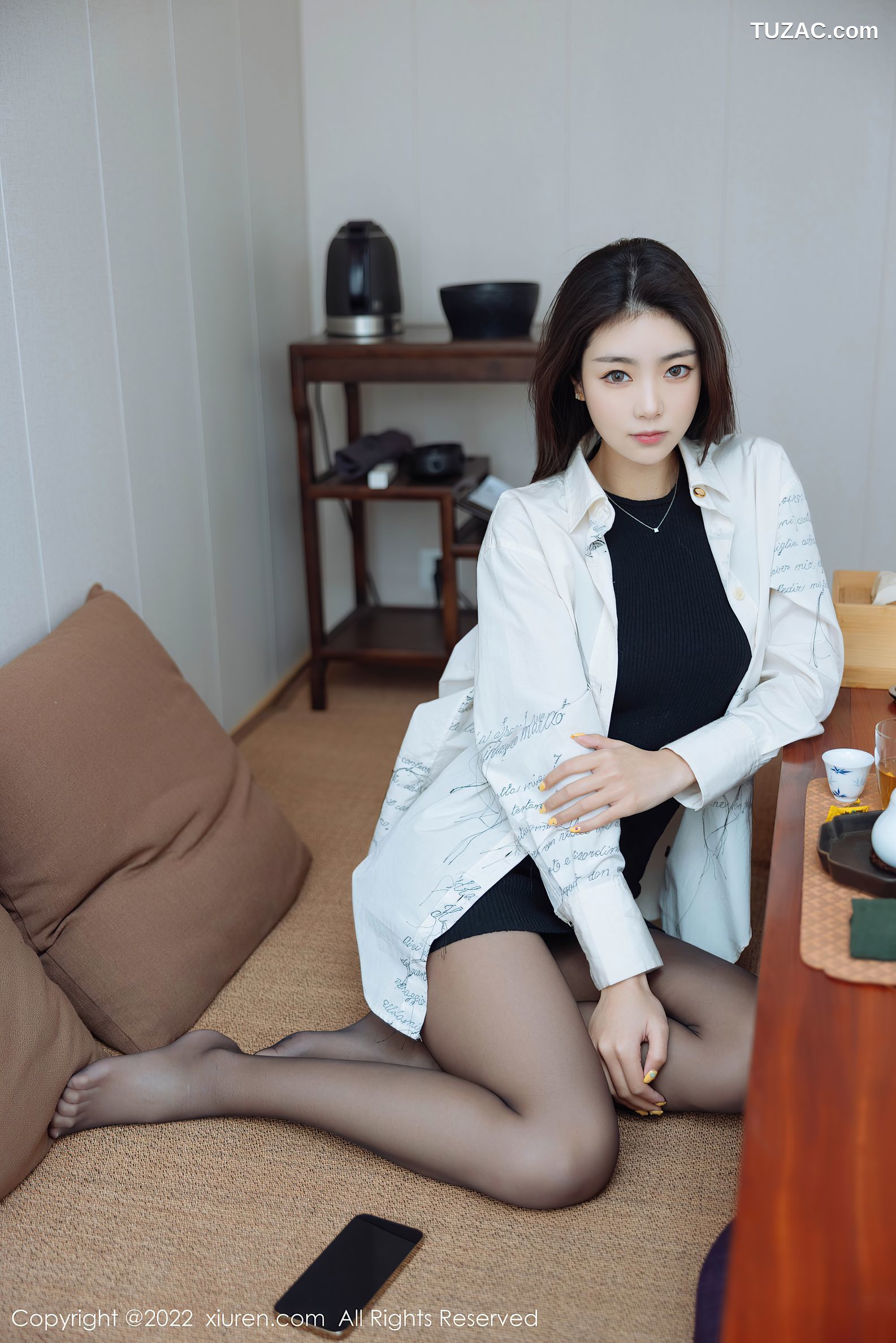 XiuRen秀人网-4832-可樂Vicky-黑色收身服饰超薄黑丝-2022.04.07