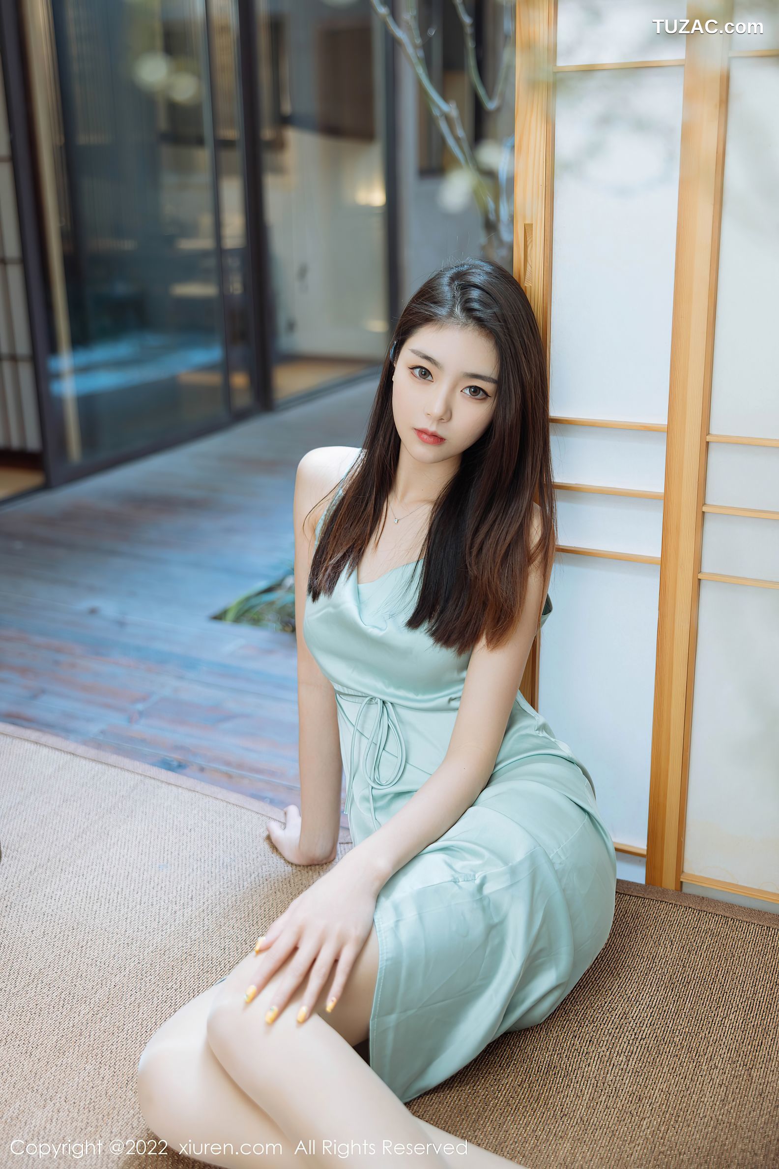 XiuRen秀人网-4832-可樂Vicky-黑色收身服饰超薄黑丝-2022.04.07