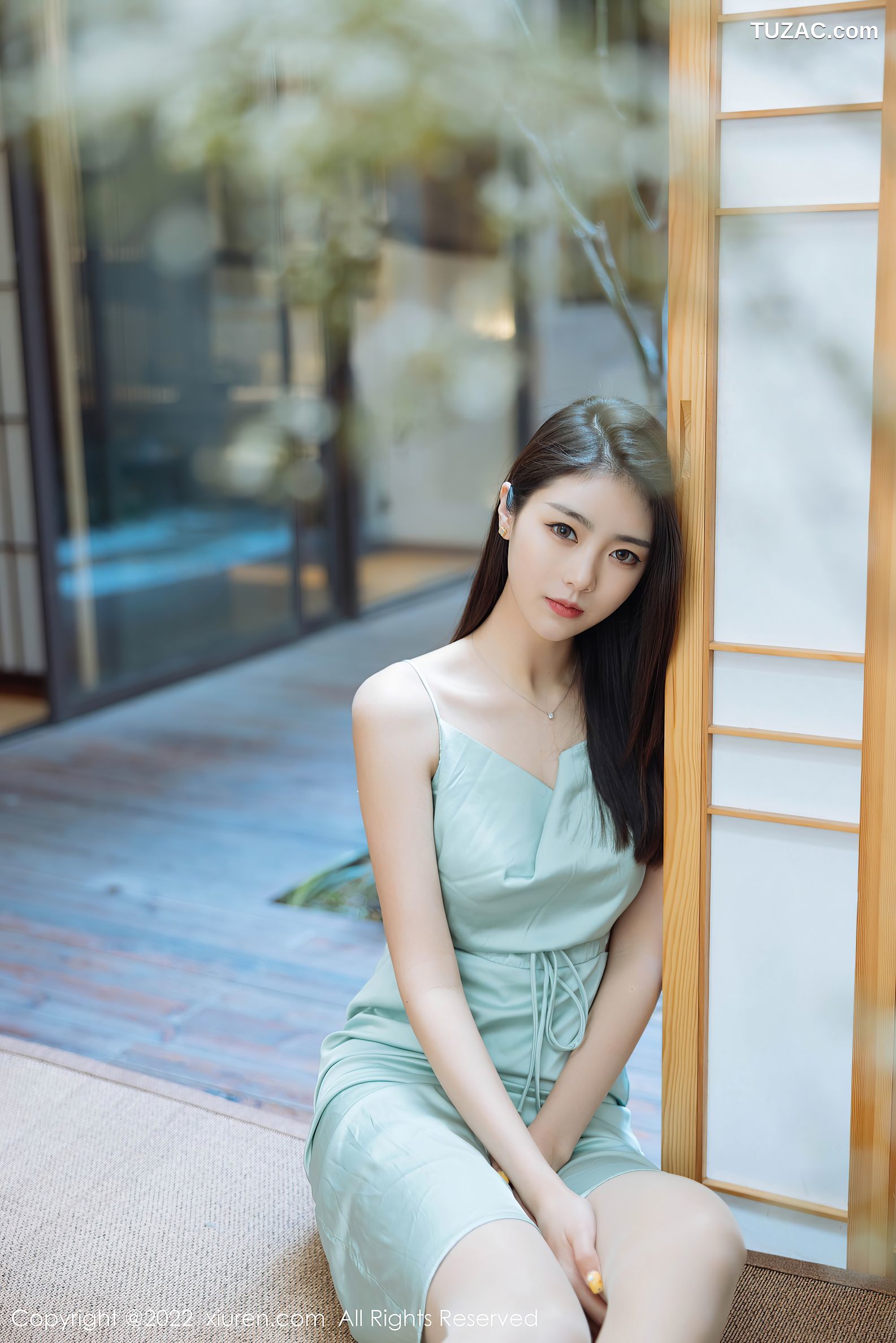 XiuRen秀人网-4832-可樂Vicky-黑色收身服饰超薄黑丝-2022.04.07