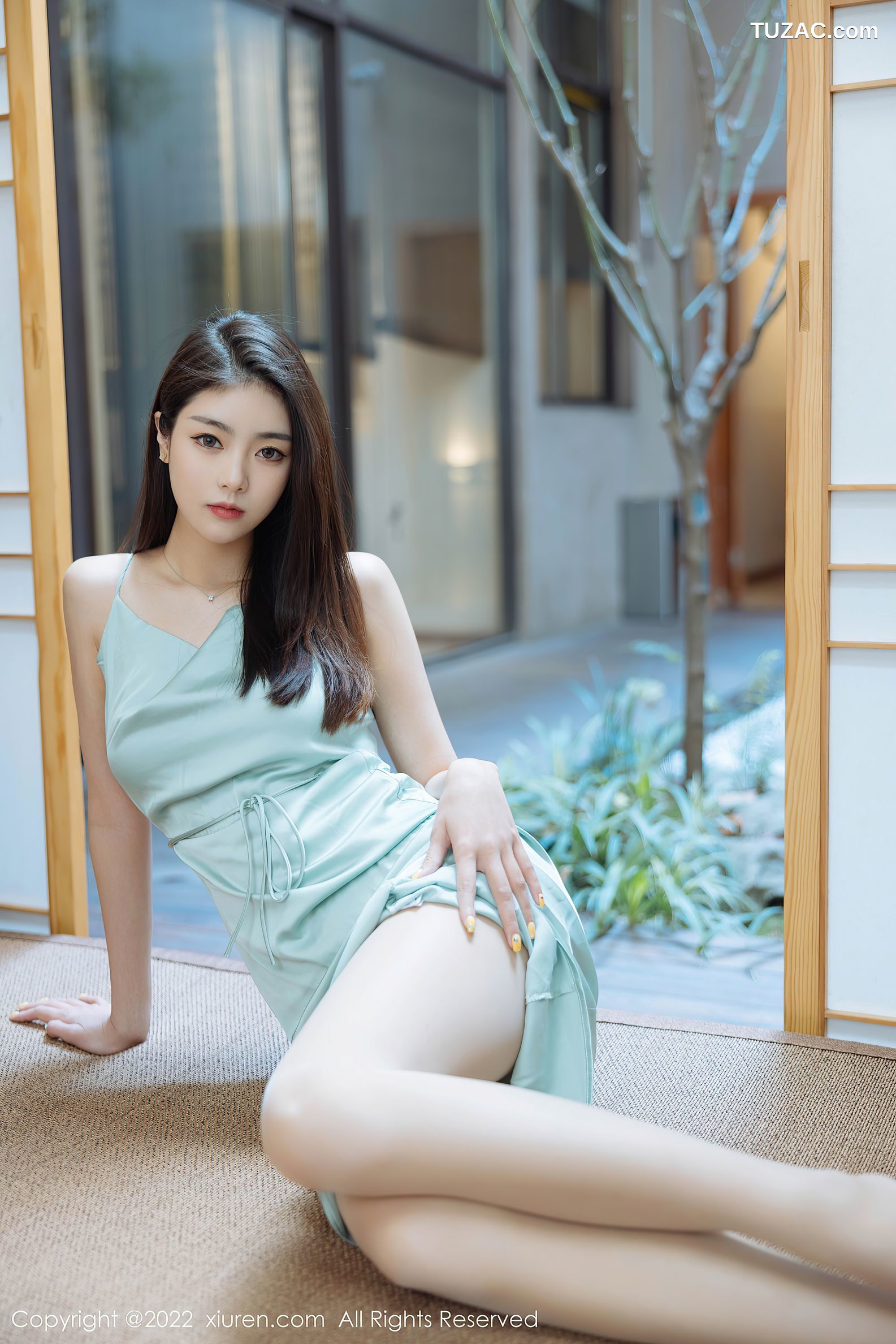 XiuRen秀人网-4832-可樂Vicky-黑色收身服饰超薄黑丝-2022.04.07