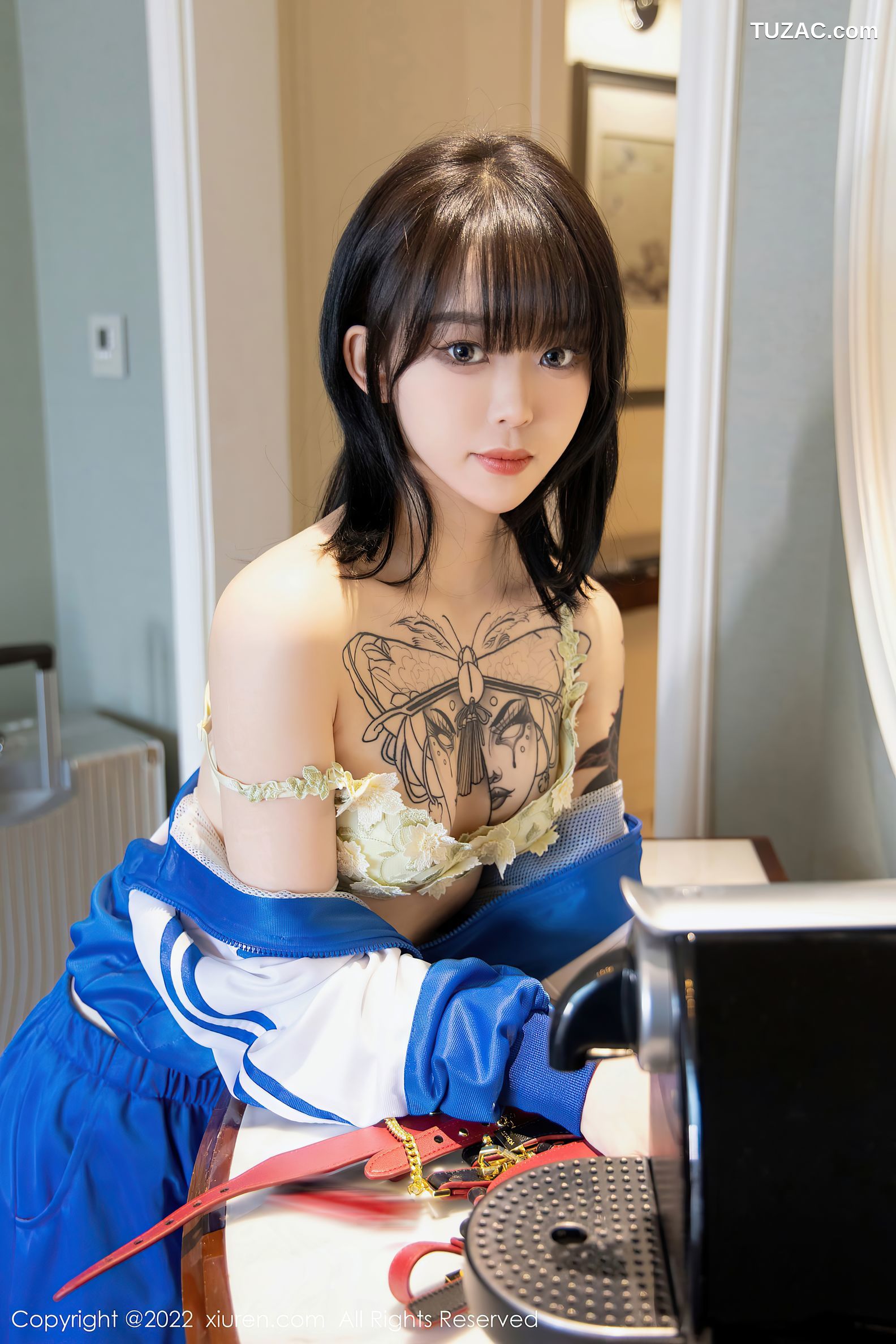 XiuRen秀人网-4838-奶瓶-蓝白运动服性感黄色内衣-2022.04.08