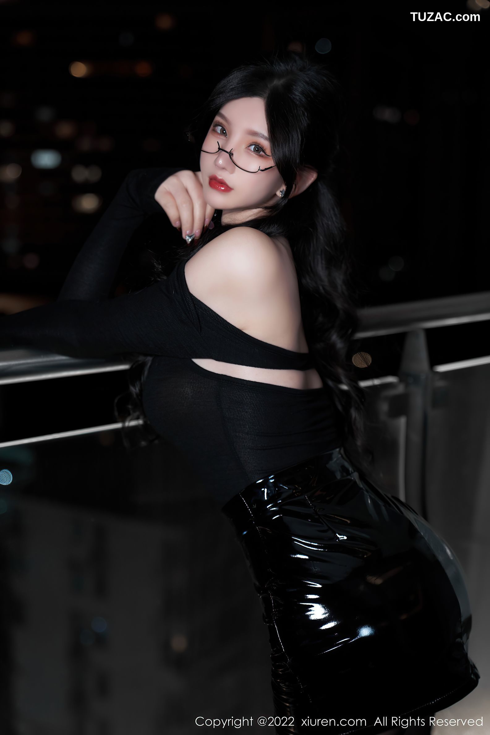 XiuRen秀人网-4843-周于希Sally-性感黑色服饰闪亮黑丝-2022.04.08