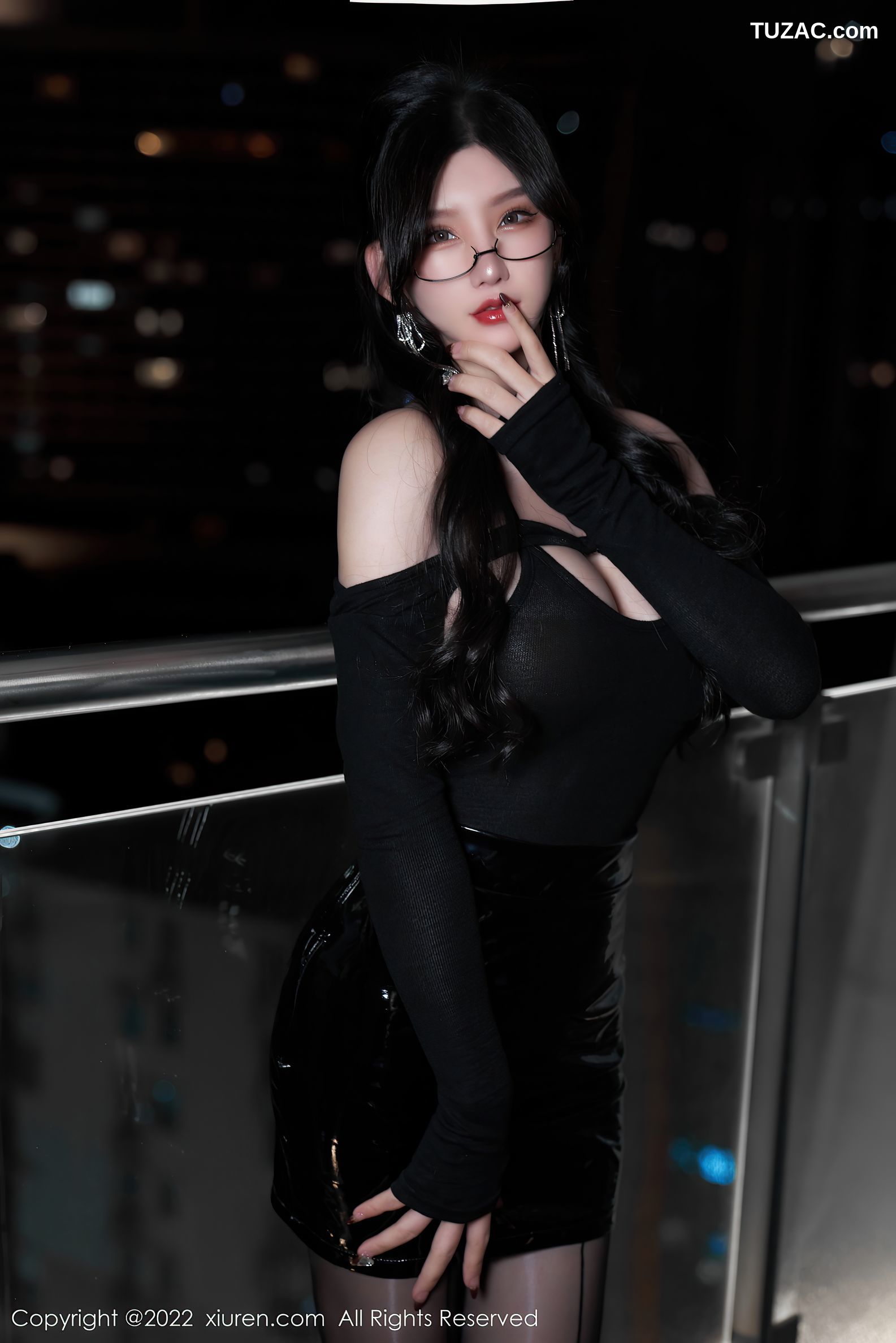 XiuRen秀人网-4843-周于希Sally-性感黑色服饰闪亮黑丝-2022.04.08
