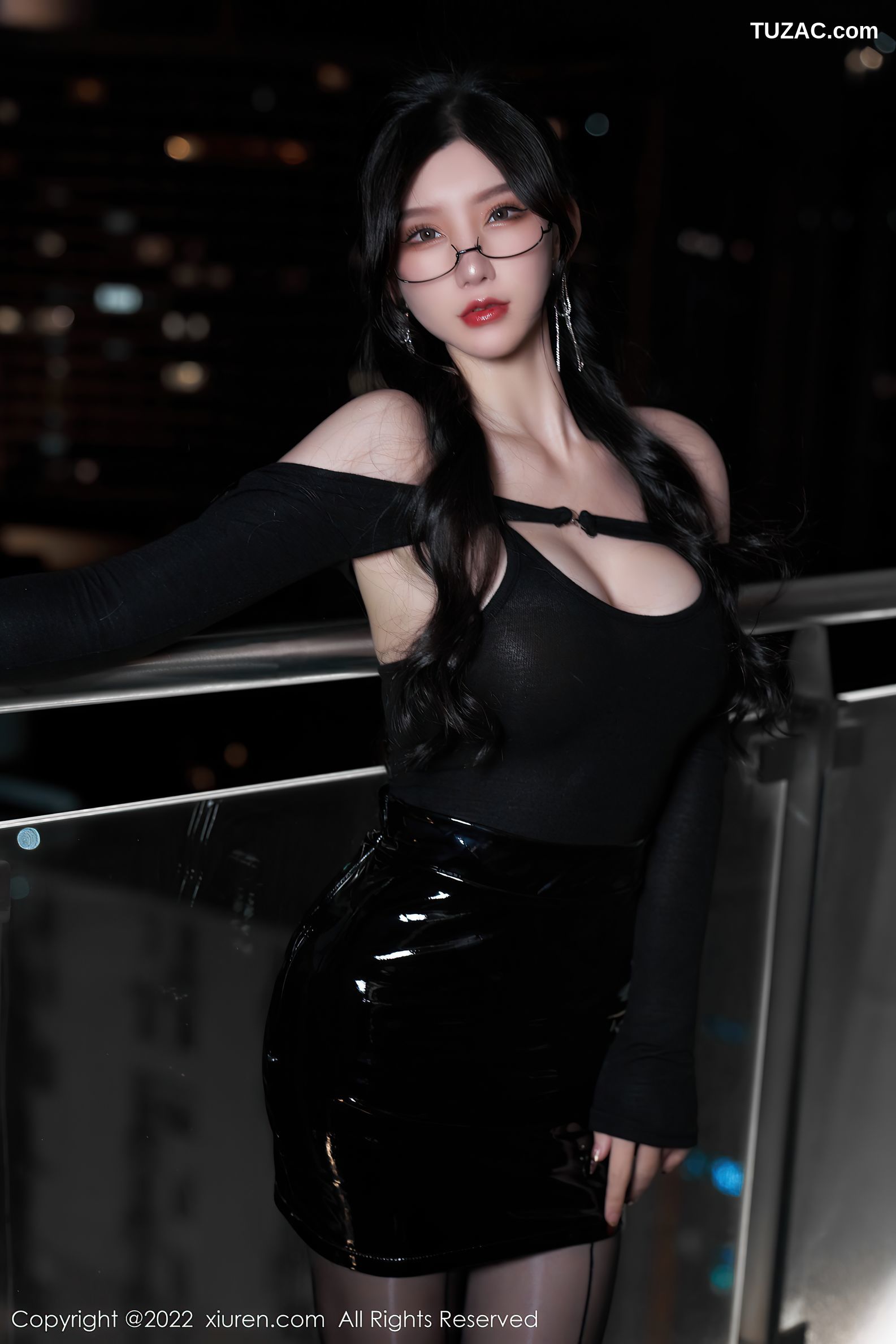 XiuRen秀人网-4843-周于希Sally-性感黑色服饰闪亮黑丝-2022.04.08