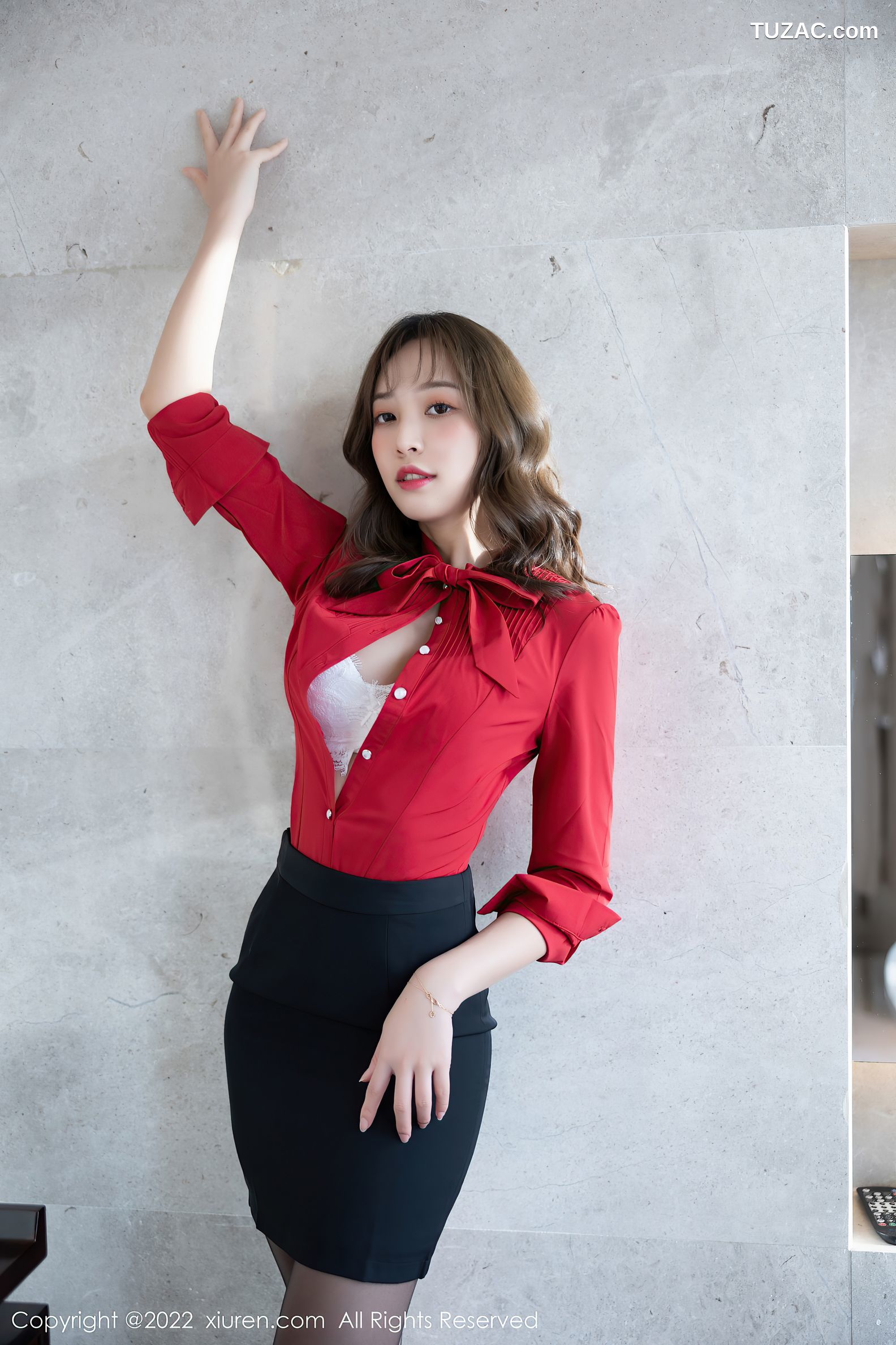 XiuRen秀人网-4867-郑颖姗Bev-红色上衣黑短裙白色蕾丝内衣黑丝-2022.04.14