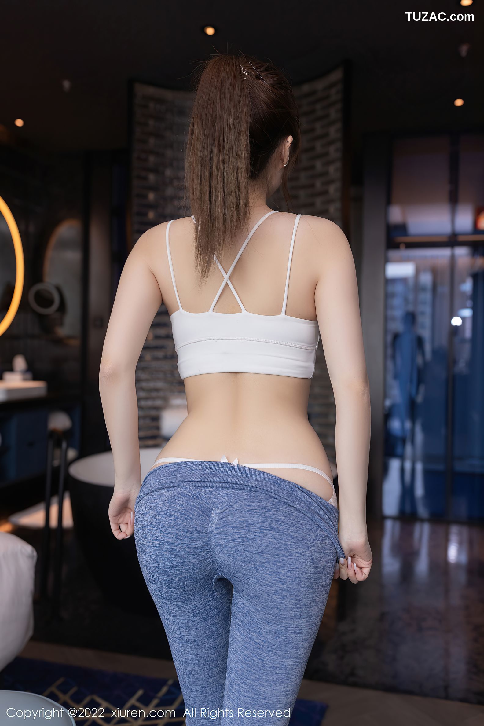 XiuRen秀人网-4875-鱼子酱Fish-三亚旅拍户外运动服-浴室浴巾裹身-2022.04.15