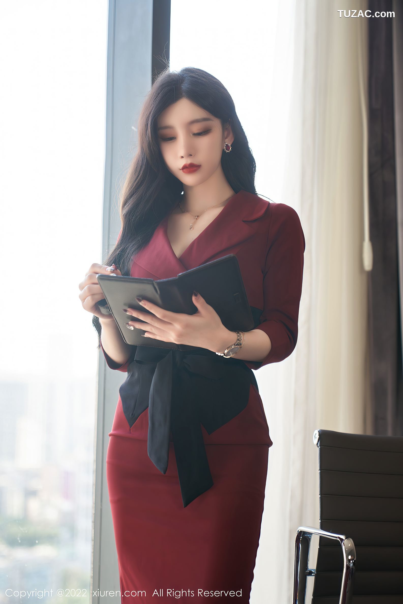 XiuRen秀人网-4877-周于希Sally-红色外衣性感黑色内衣超薄黑丝-2022.04.15