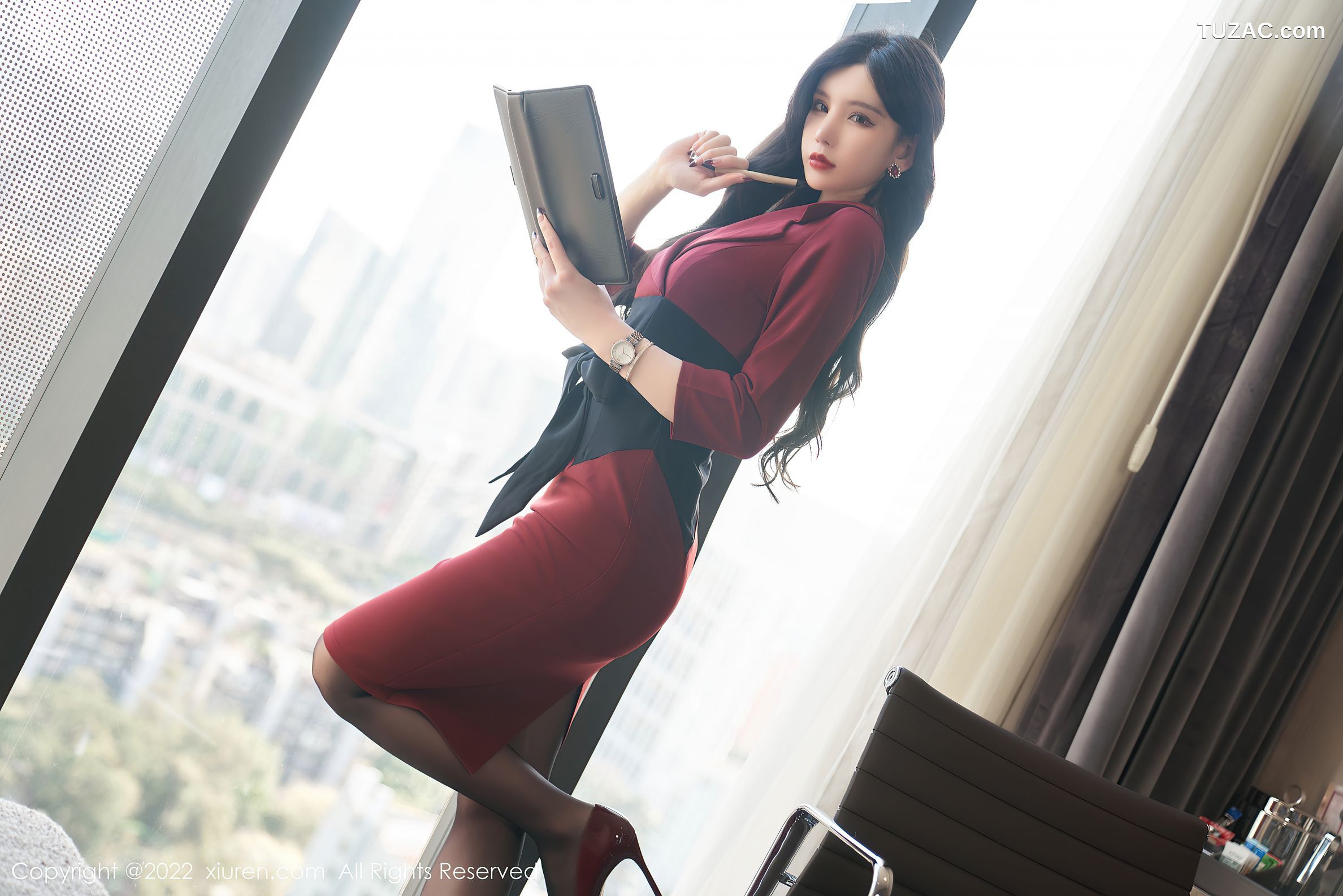 XiuRen秀人网-4877-周于希Sally-红色外衣性感黑色内衣超薄黑丝-2022.04.15