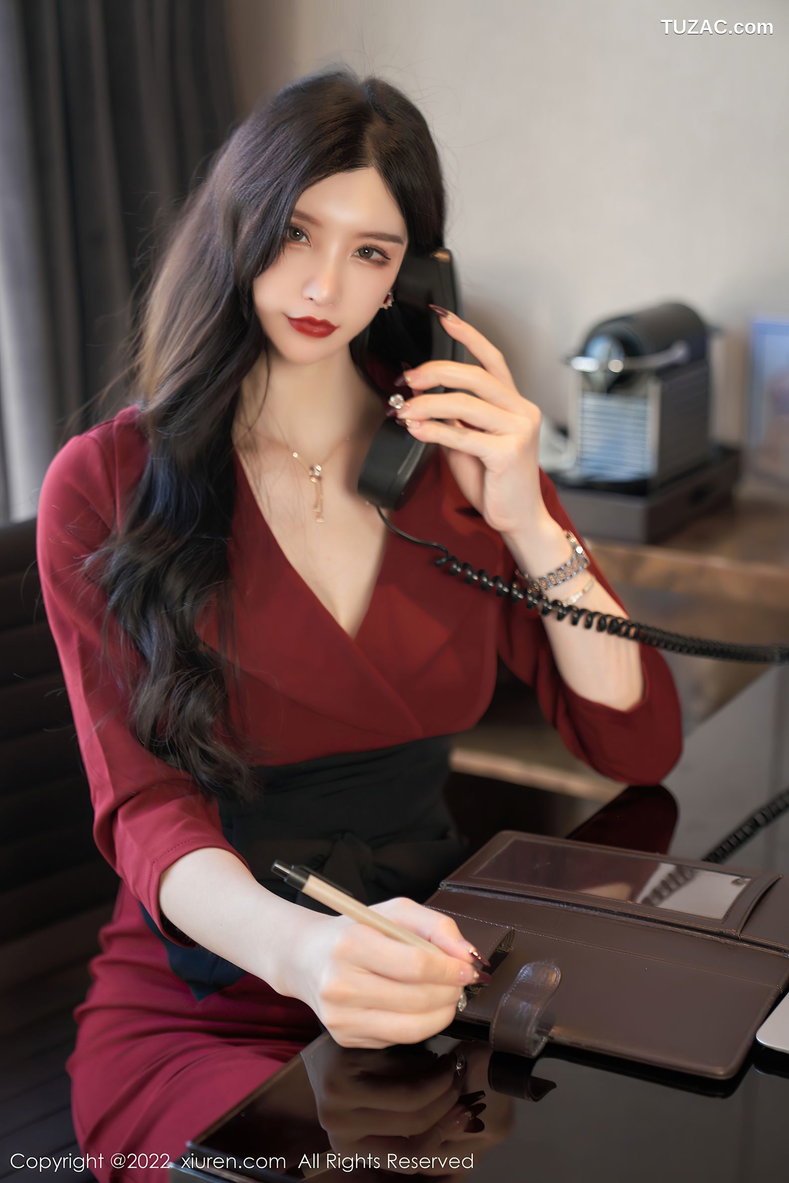 XiuRen秀人网-4877-周于希Sally-红色外衣性感黑色内衣超薄黑丝-2022.04.15