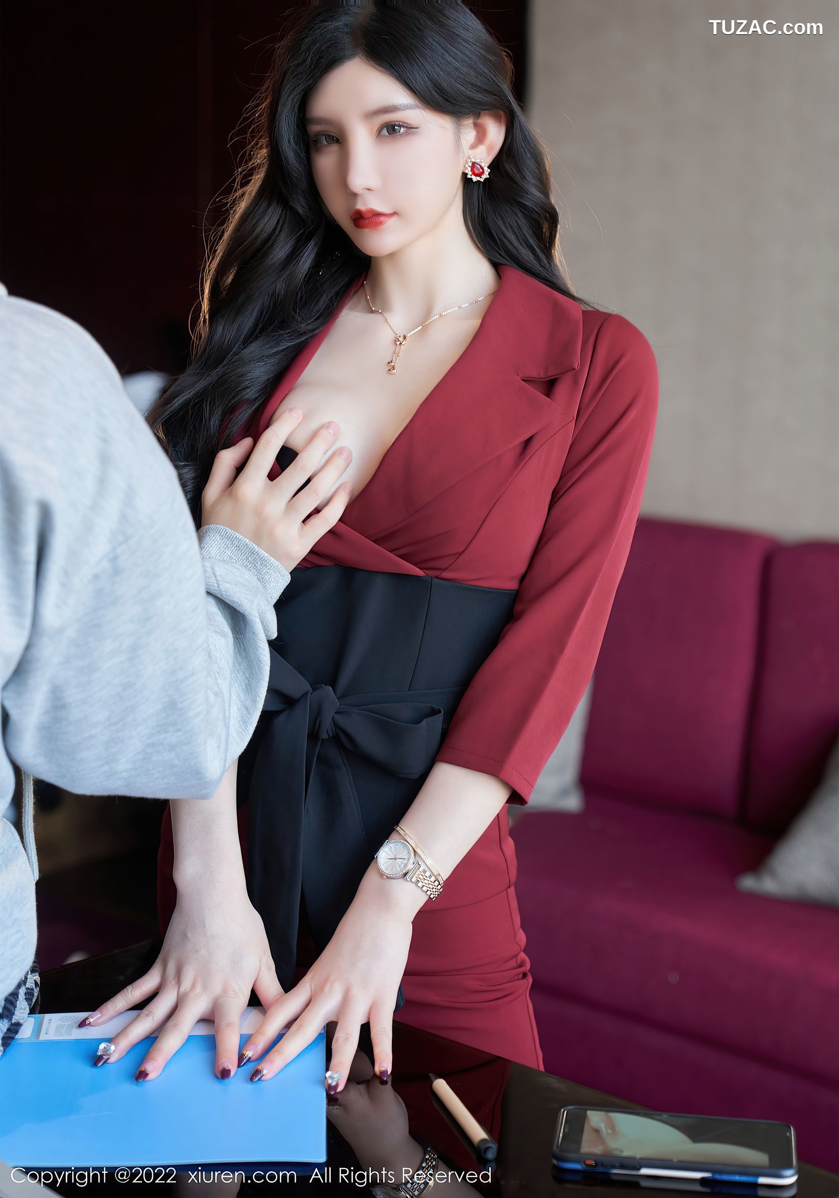 XiuRen秀人网-4877-周于希Sally-红色外衣性感黑色内衣超薄黑丝-2022.04.15