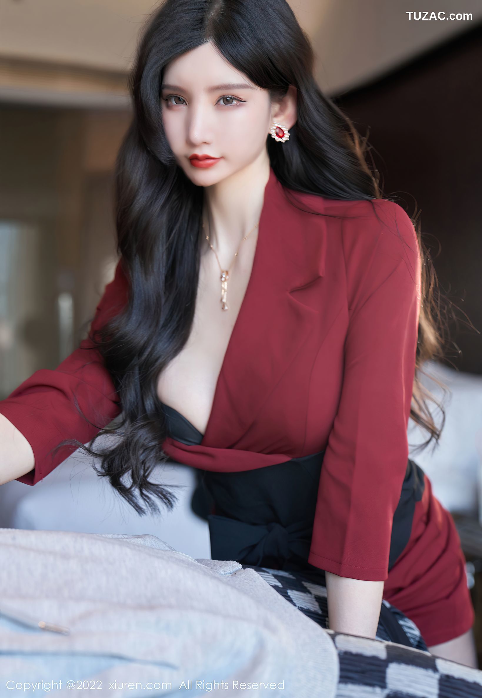 XiuRen秀人网-4877-周于希Sally-红色外衣性感黑色内衣超薄黑丝-2022.04.15