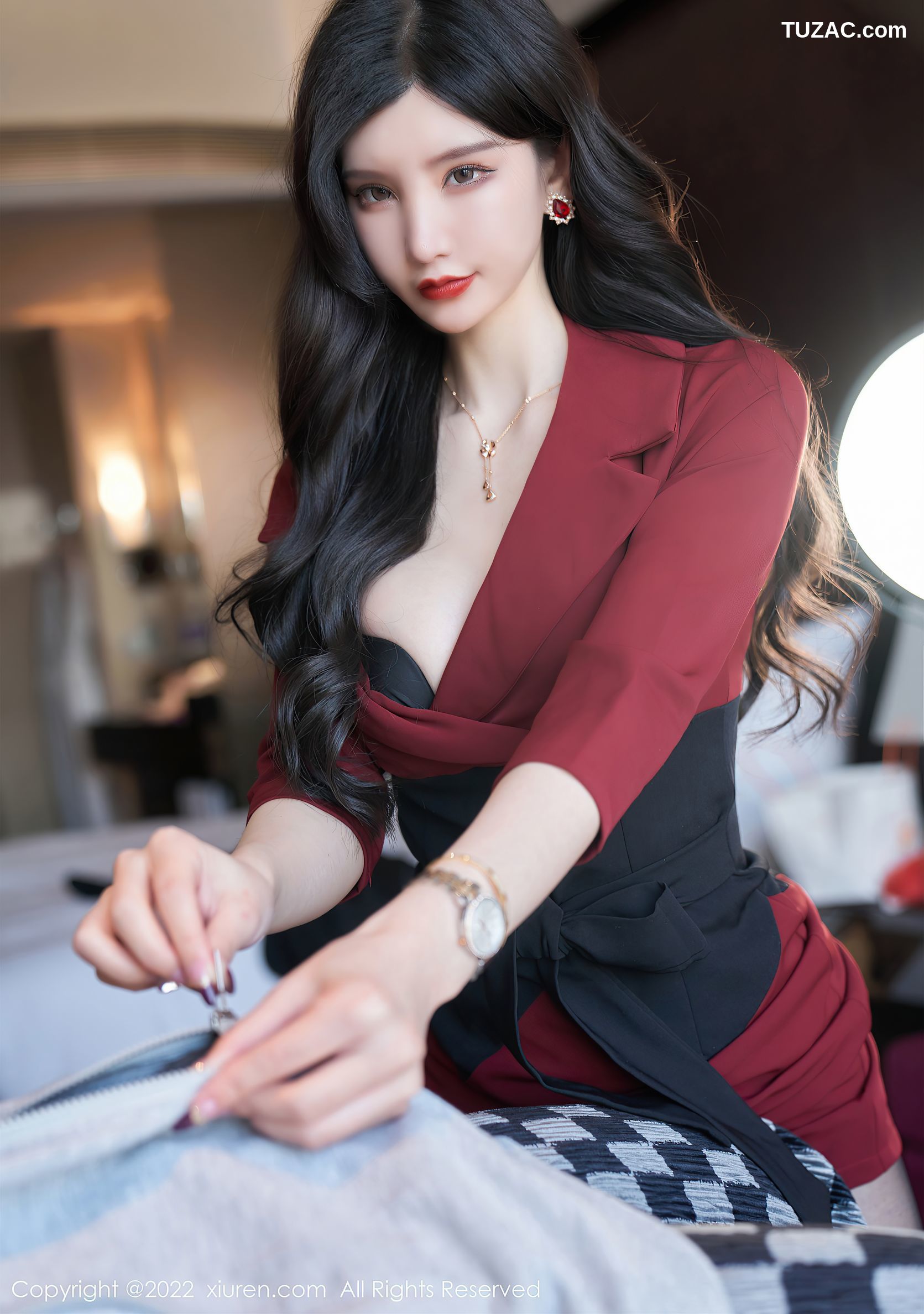 XiuRen秀人网-4877-周于希Sally-红色外衣性感黑色内衣超薄黑丝-2022.04.15