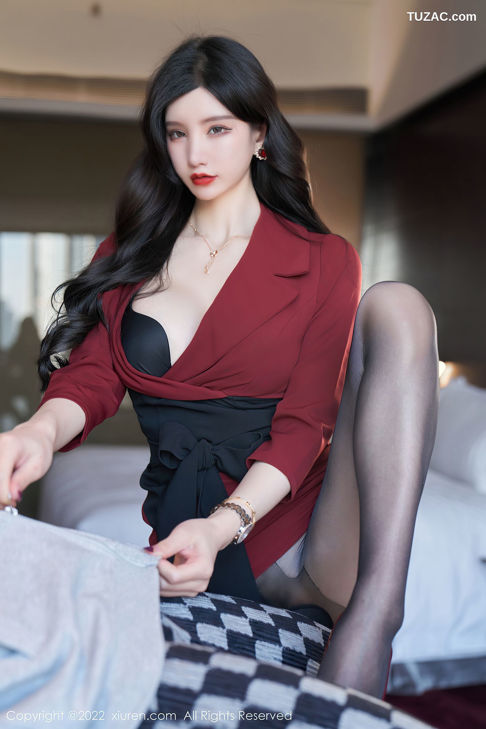 XiuRen秀人网-4877-周于希Sally-红色外衣性感黑色内衣超薄黑丝-2022.04.15