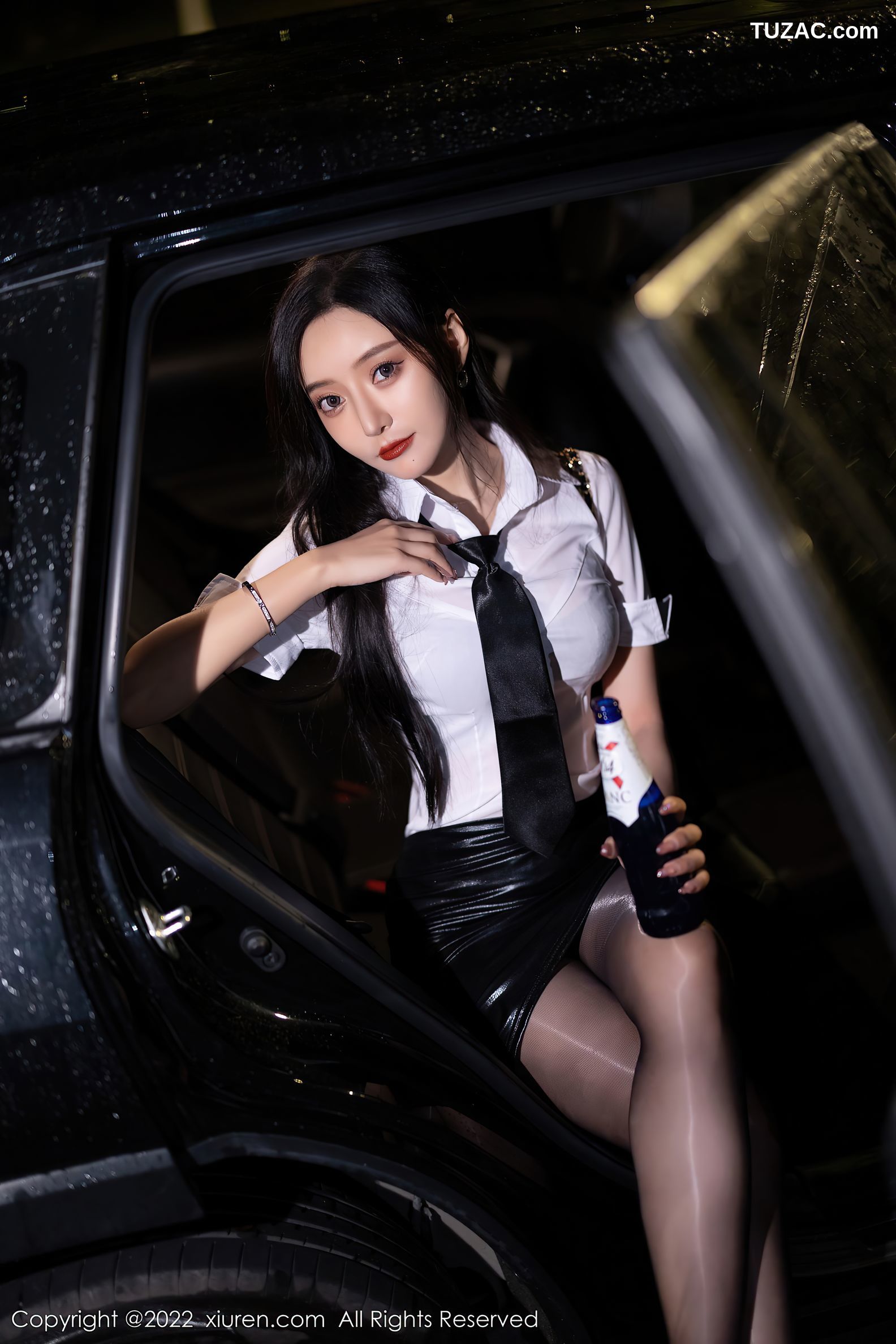 XiuRen秀人网-4879-王馨瑶Yanni-性感白T黑皮短裙蕾丝内衣黑丝-2022.04.15