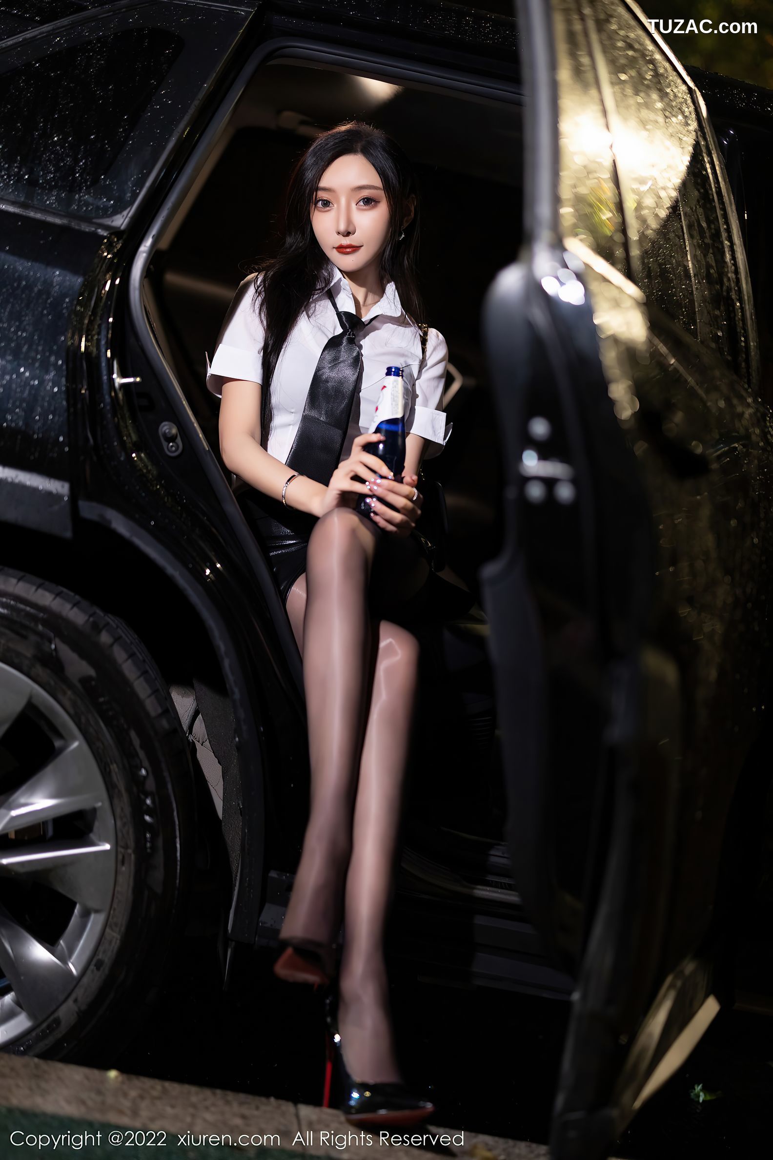 XiuRen秀人网-4879-王馨瑶Yanni-性感白T黑皮短裙蕾丝内衣黑丝-2022.04.15