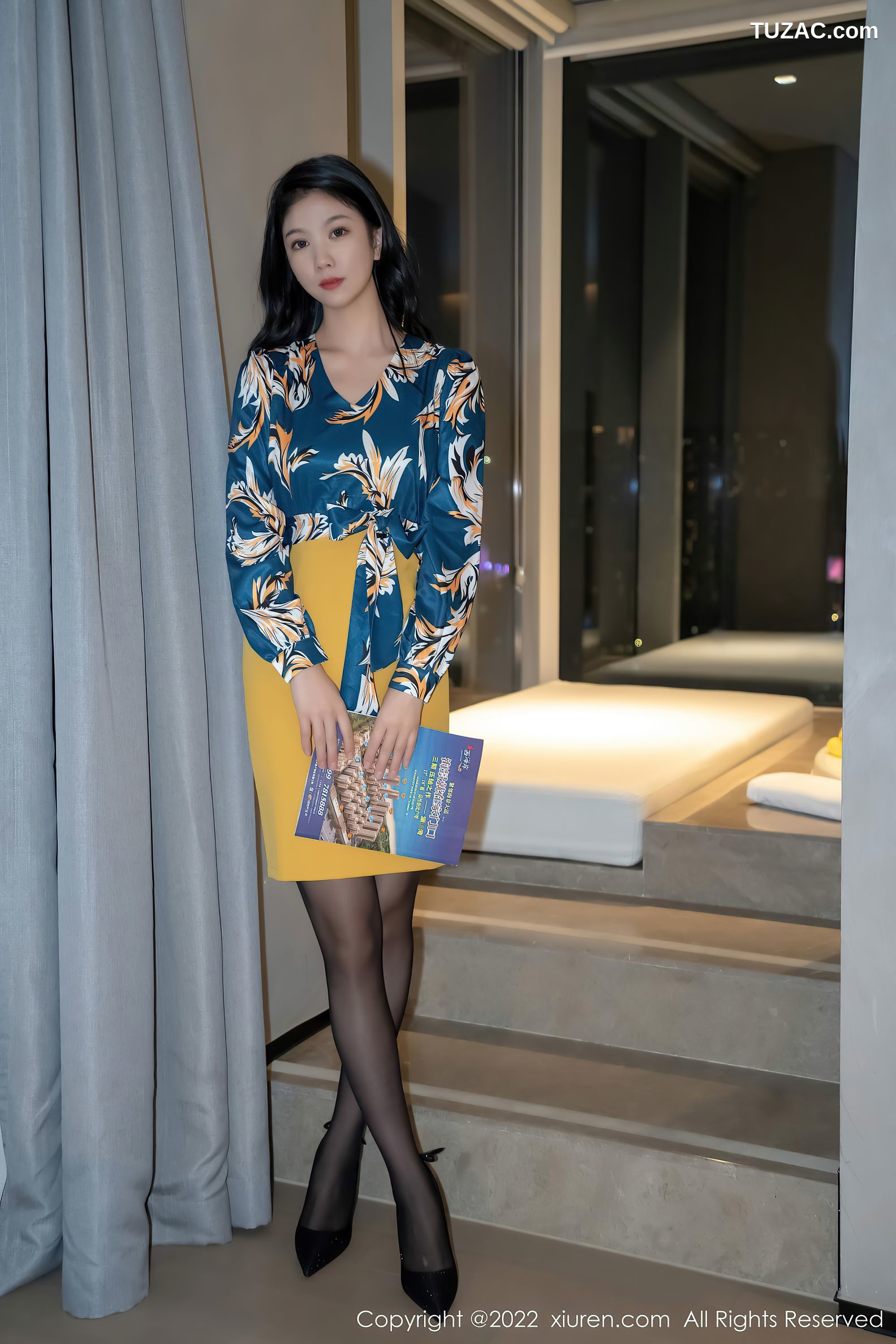XiuRen秀人网-4880-李雅柔182CM-蓝色图案上衣黄短裙性感内衣黑丝-2022.04.18