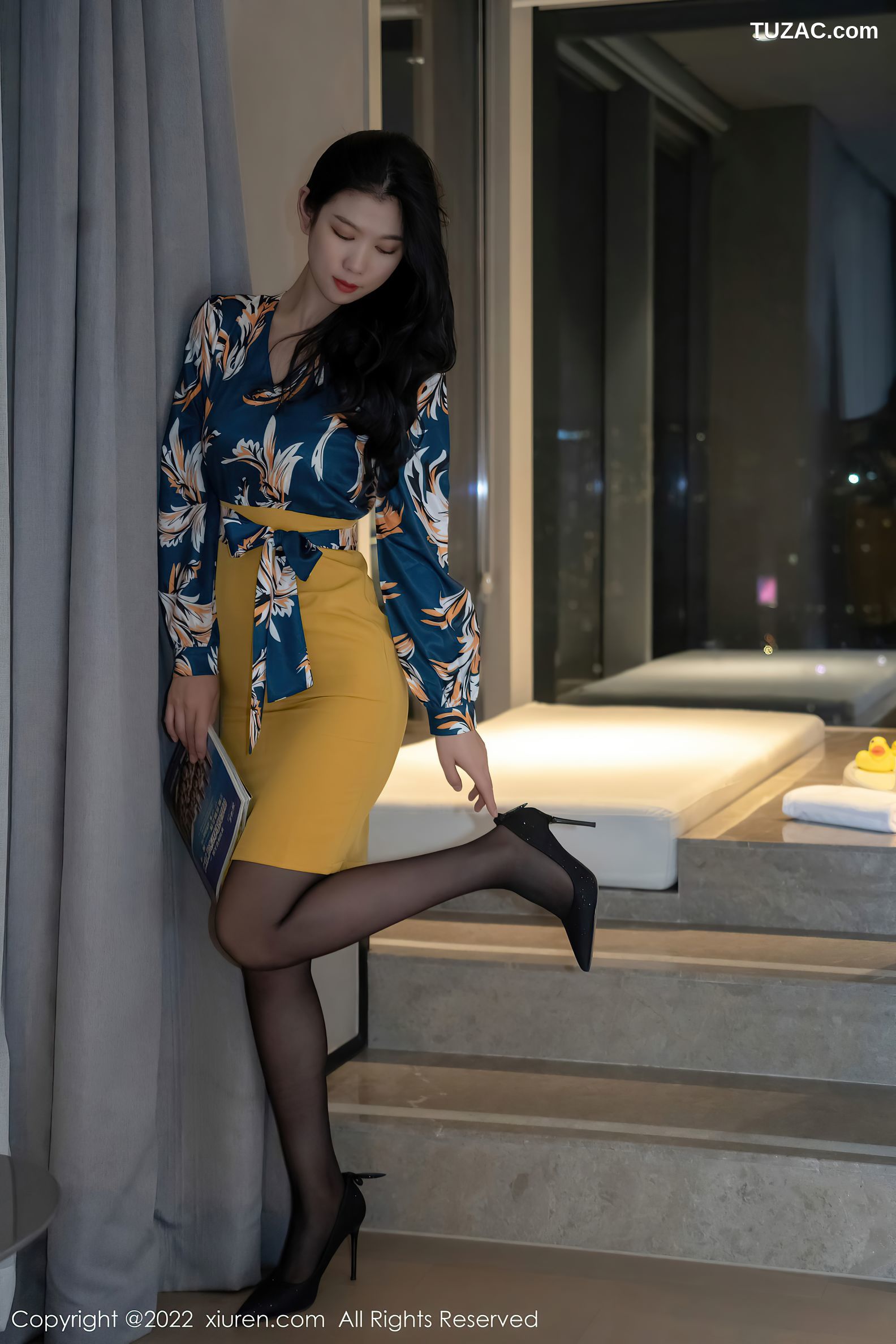 XiuRen秀人网-4880-李雅柔182CM-蓝色图案上衣黄短裙性感内衣黑丝-2022.04.18