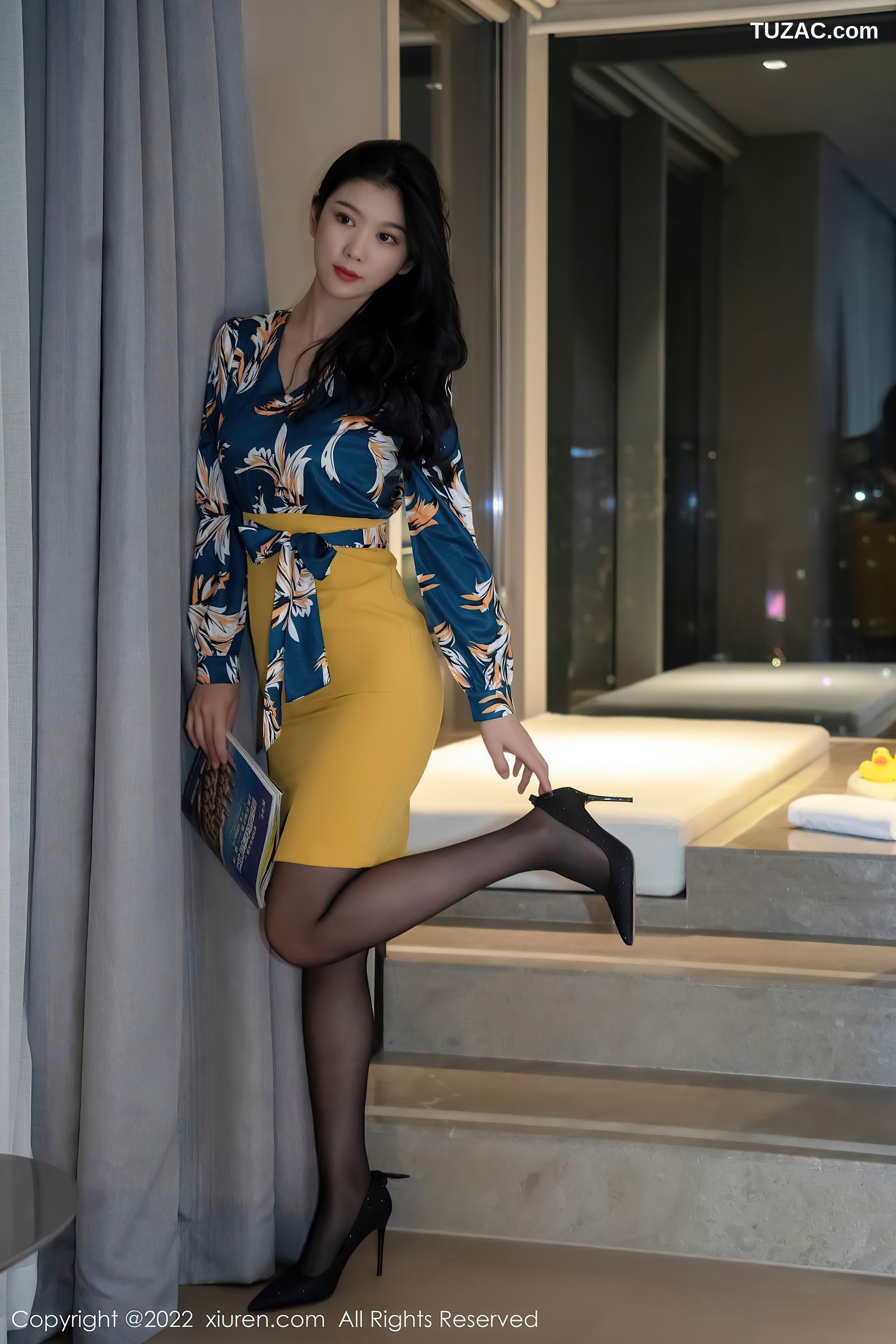 XiuRen秀人网-4880-李雅柔182CM-蓝色图案上衣黄短裙性感内衣黑丝-2022.04.18