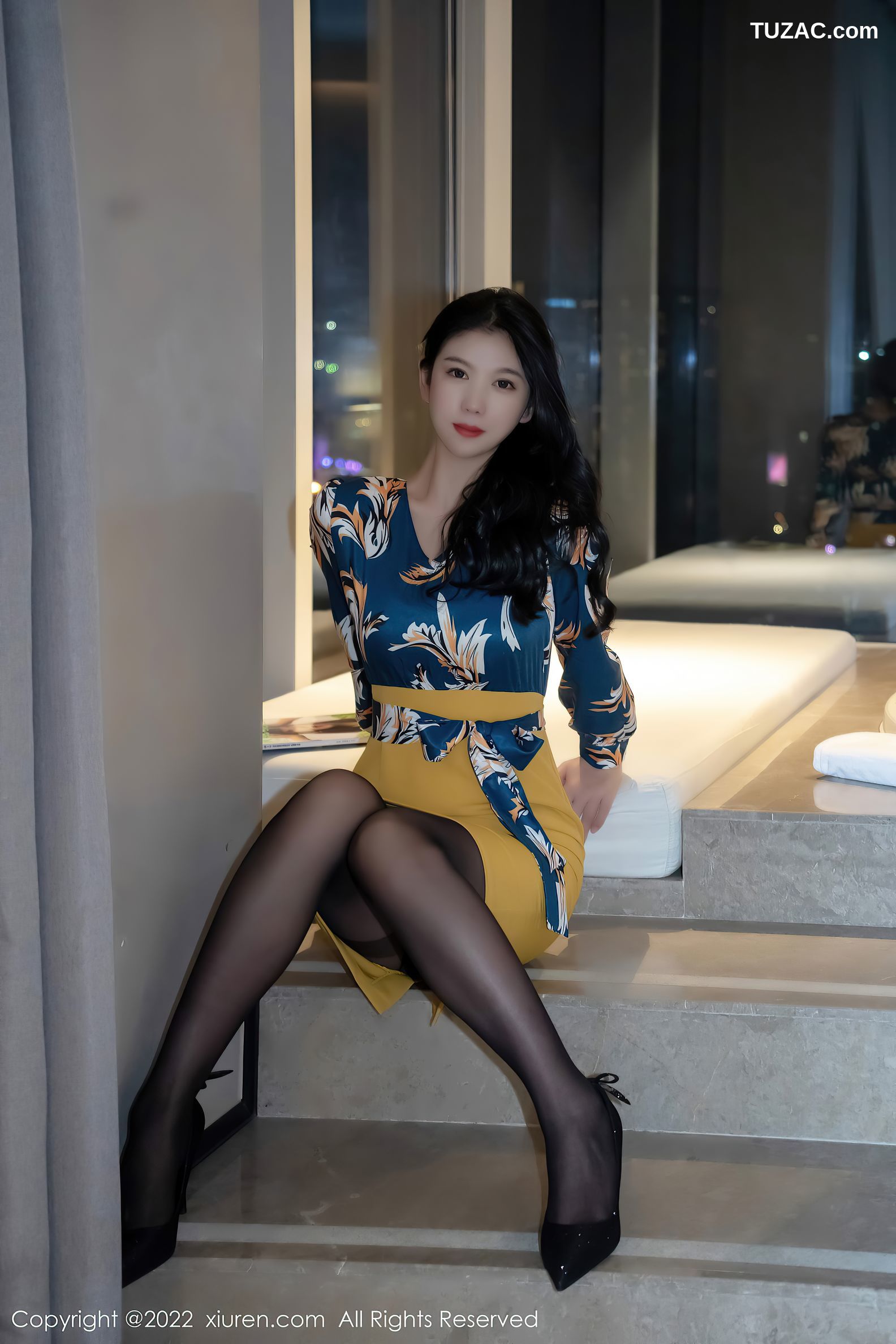 XiuRen秀人网-4880-李雅柔182CM-蓝色图案上衣黄短裙性感内衣黑丝-2022.04.18