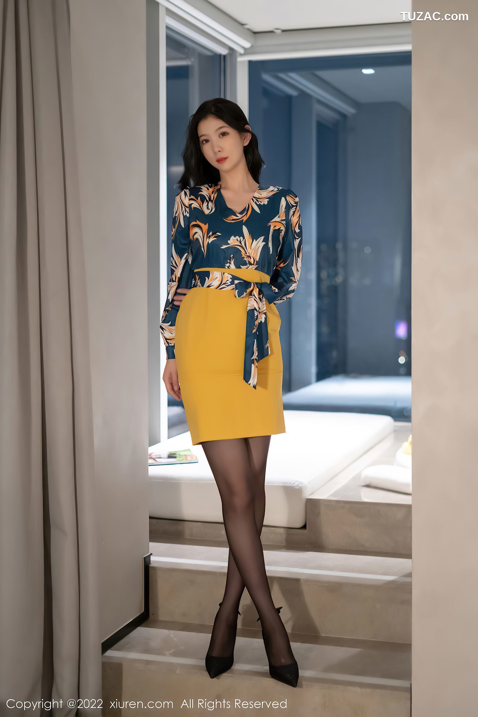 XiuRen秀人网-4880-李雅柔182CM-蓝色图案上衣黄短裙性感内衣黑丝-2022.04.18