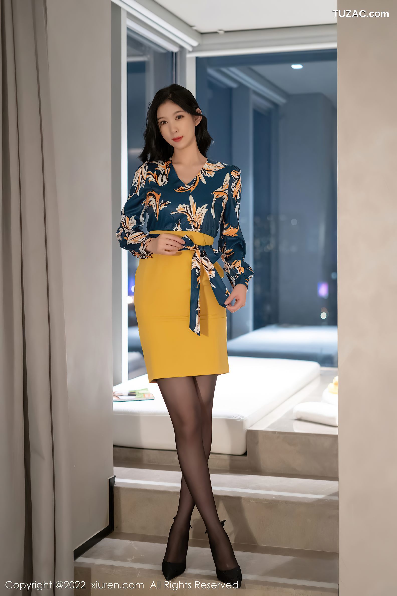 XiuRen秀人网-4880-李雅柔182CM-蓝色图案上衣黄短裙性感内衣黑丝-2022.04.18