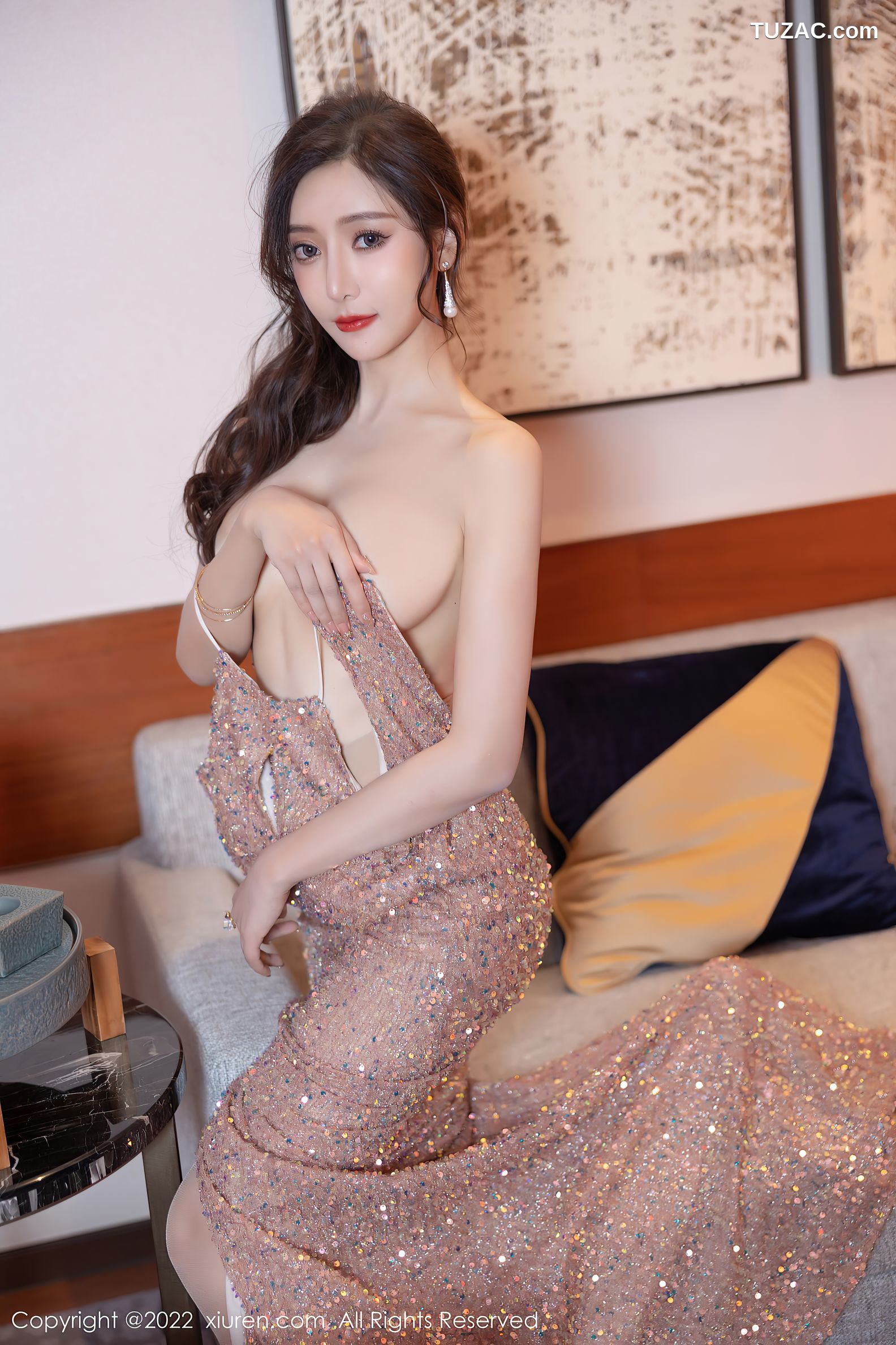 XiuRen秀人网-4883-王馨瑶Yanni-性感闪亮连衣裙超薄肉丝-2022.04.18