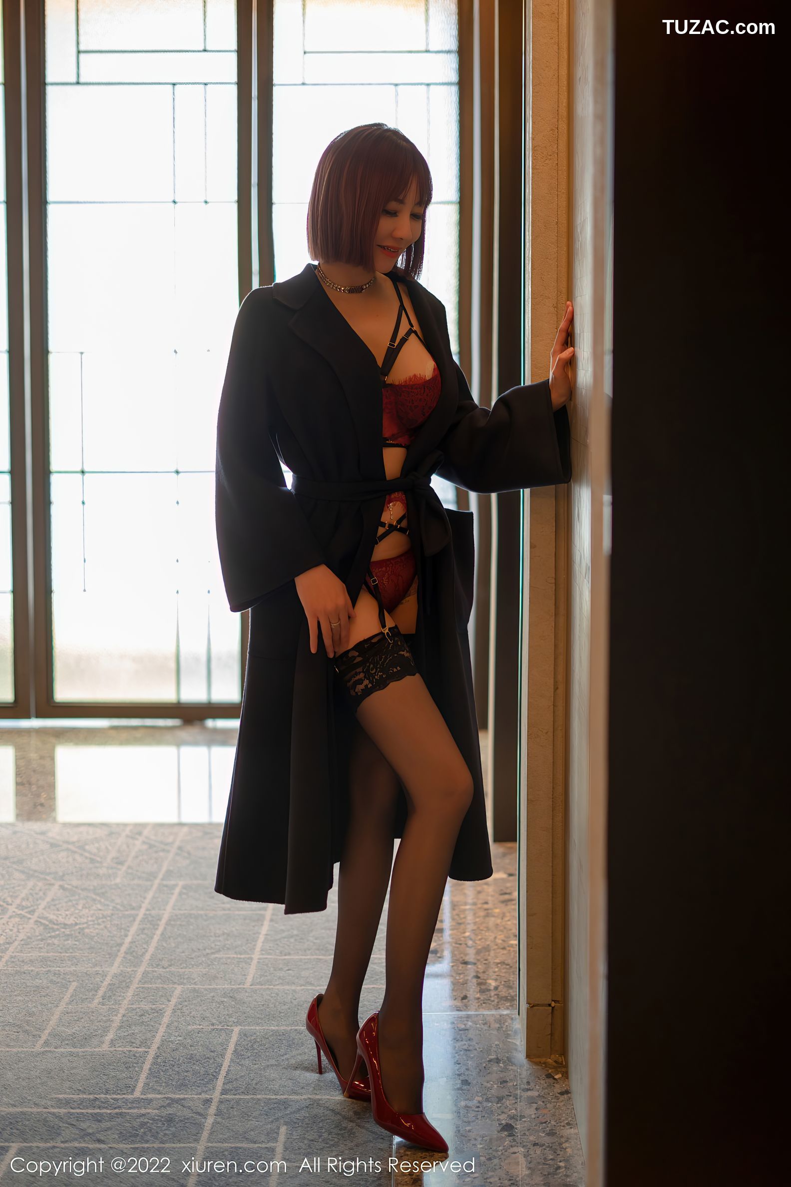 XiuRen秀人网-4886-果儿Victoria-西双版纳旅拍蕾丝内衣黑丝吊带袜-2022.04.19