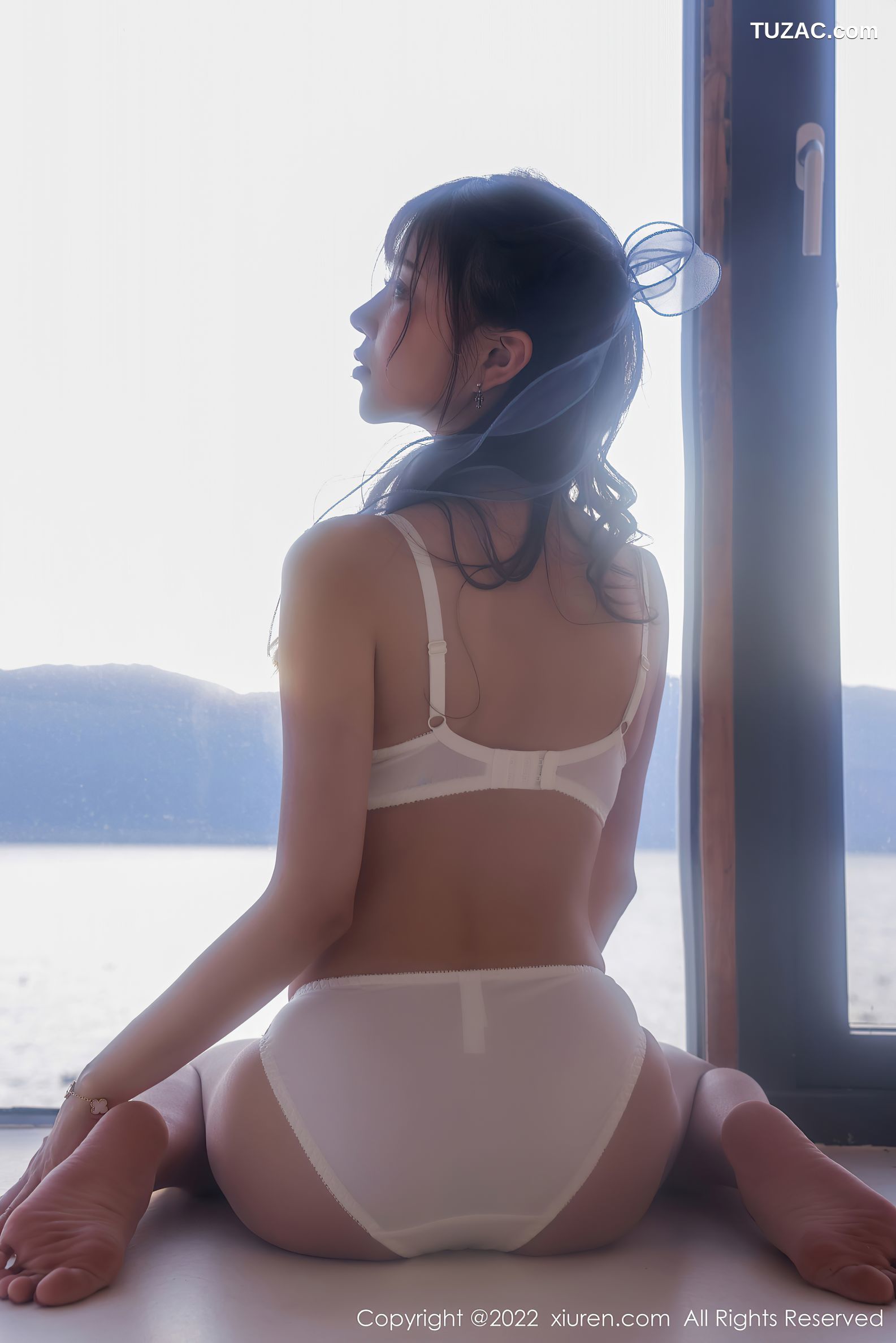 XiuRen秀人网-4888-Tina_甜仔-大理旅拍-户外蓝色服饰白长裙-2022.04.19