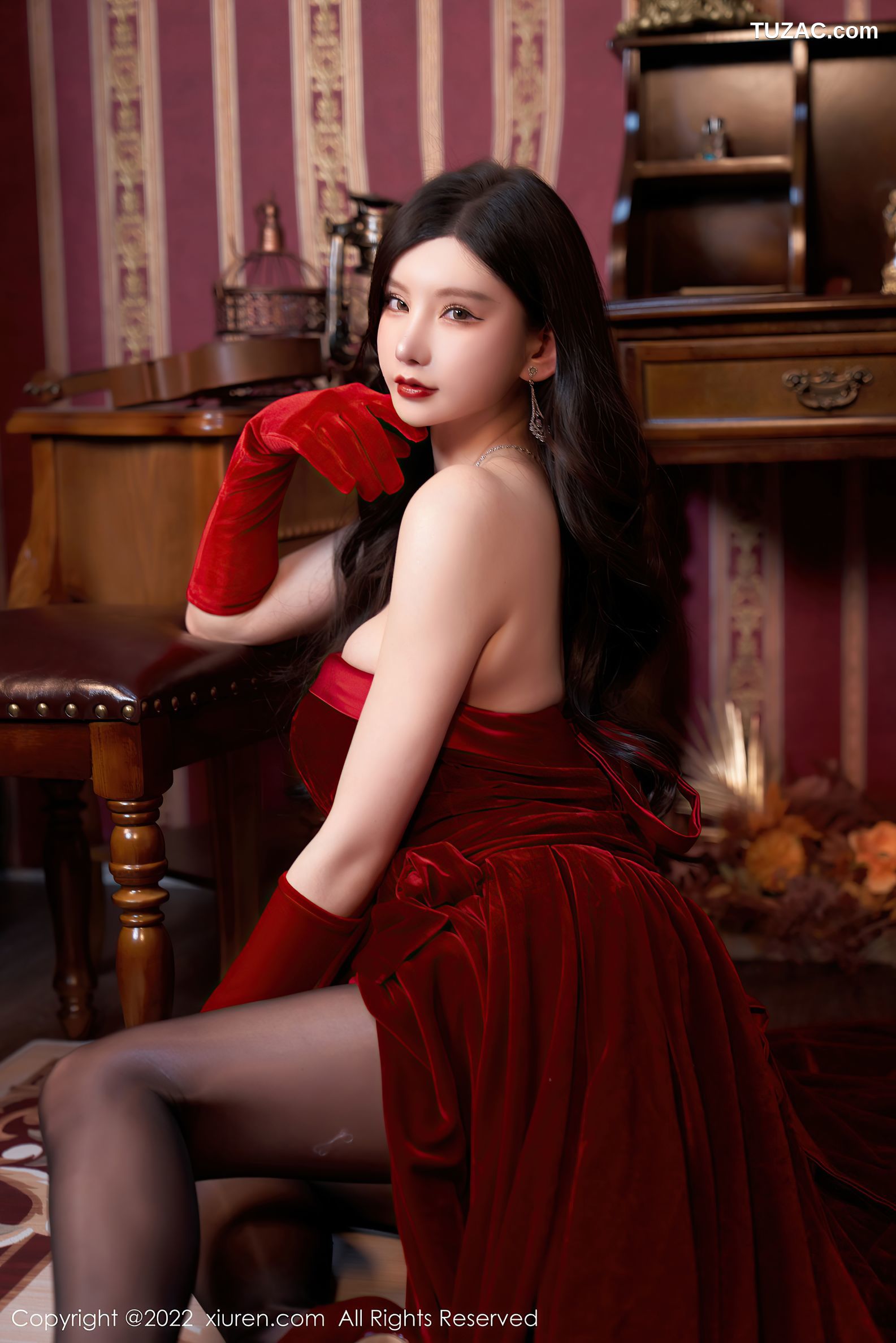 XiuRen秀人网-4909-周于希Sally-三亚旅拍暗红色肩裙超薄黑丝妩媚-2022.04.22