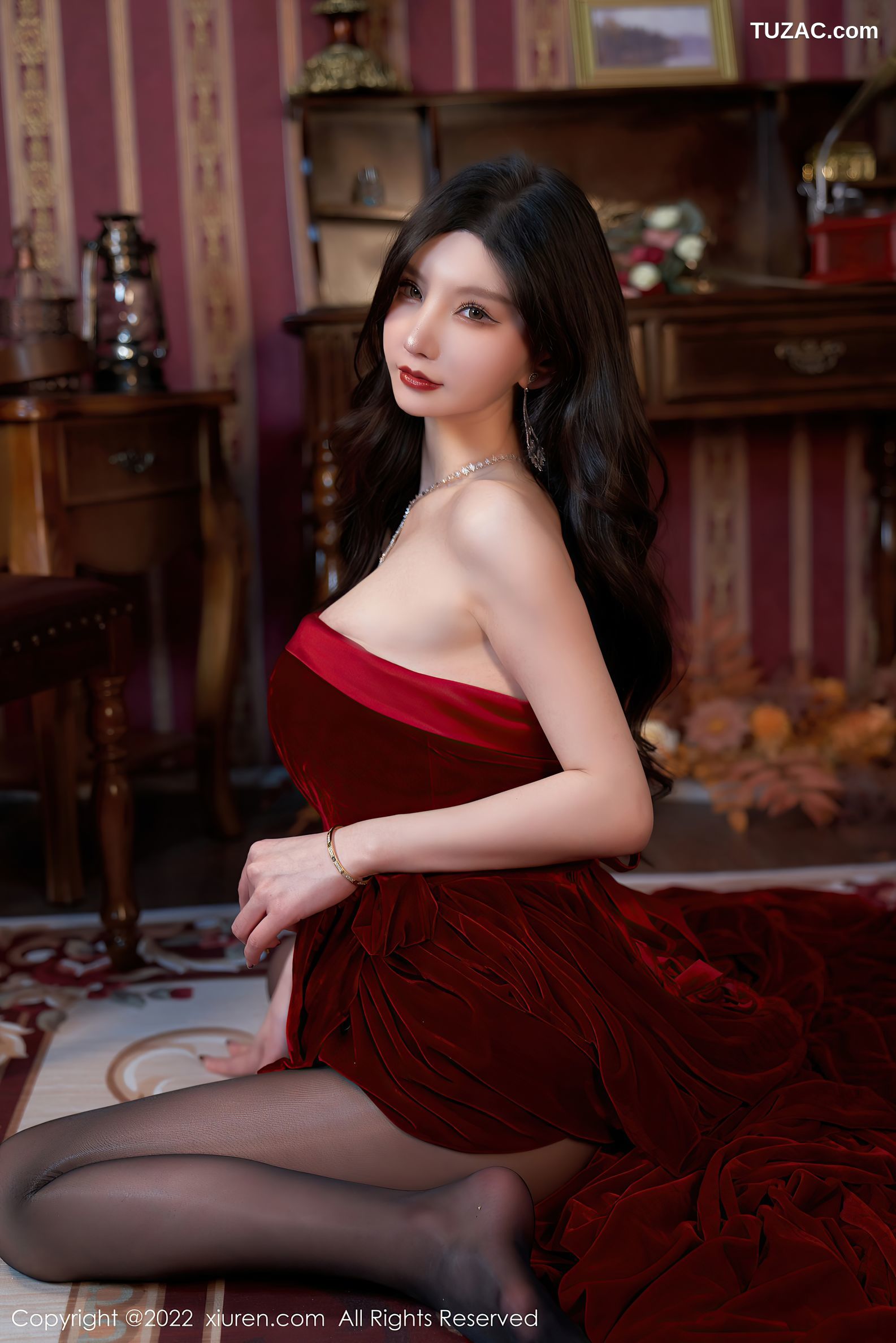 XiuRen秀人网-4909-周于希Sally-三亚旅拍暗红色肩裙超薄黑丝妩媚-2022.04.22