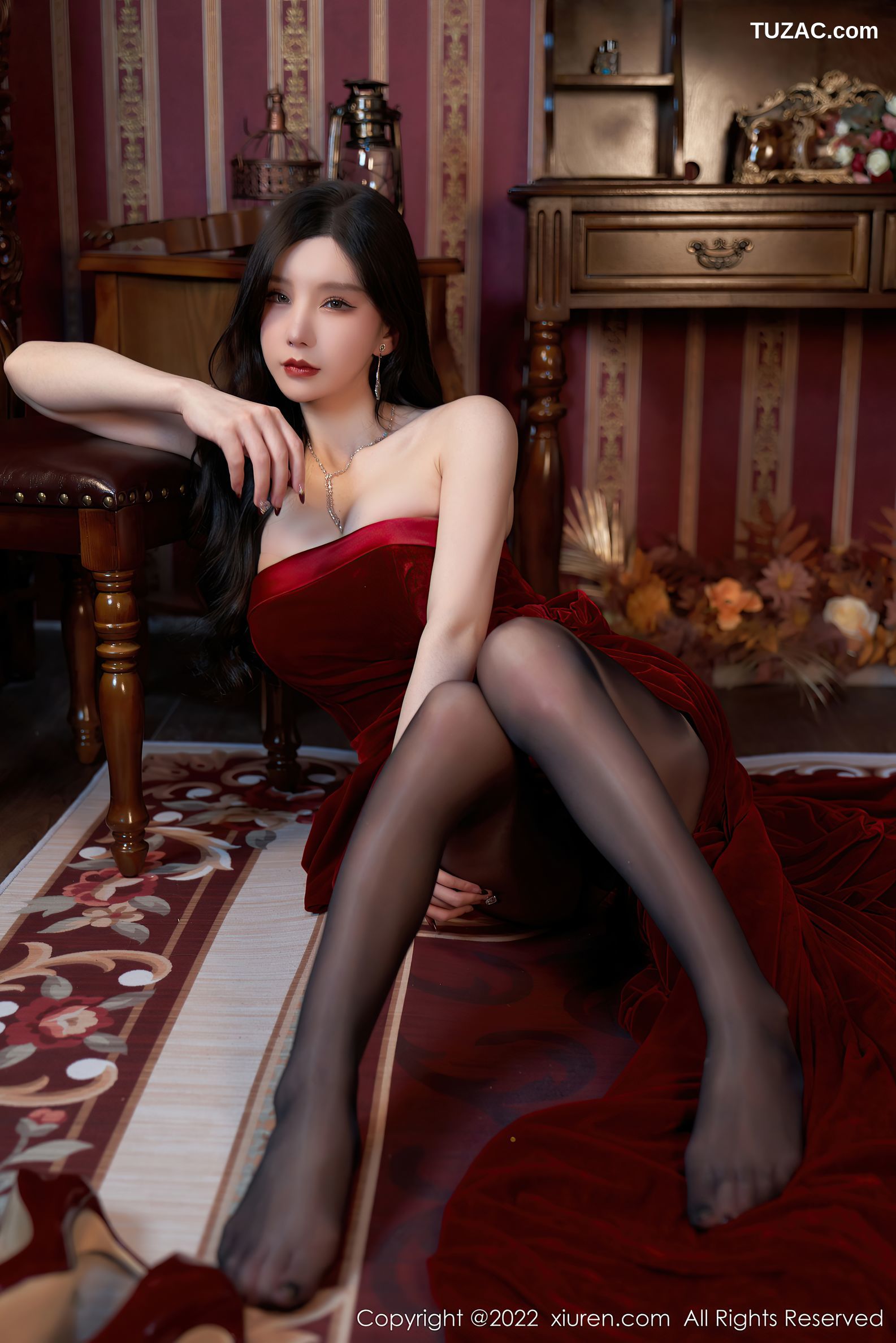 XiuRen秀人网-4909-周于希Sally-三亚旅拍暗红色肩裙超薄黑丝妩媚-2022.04.22