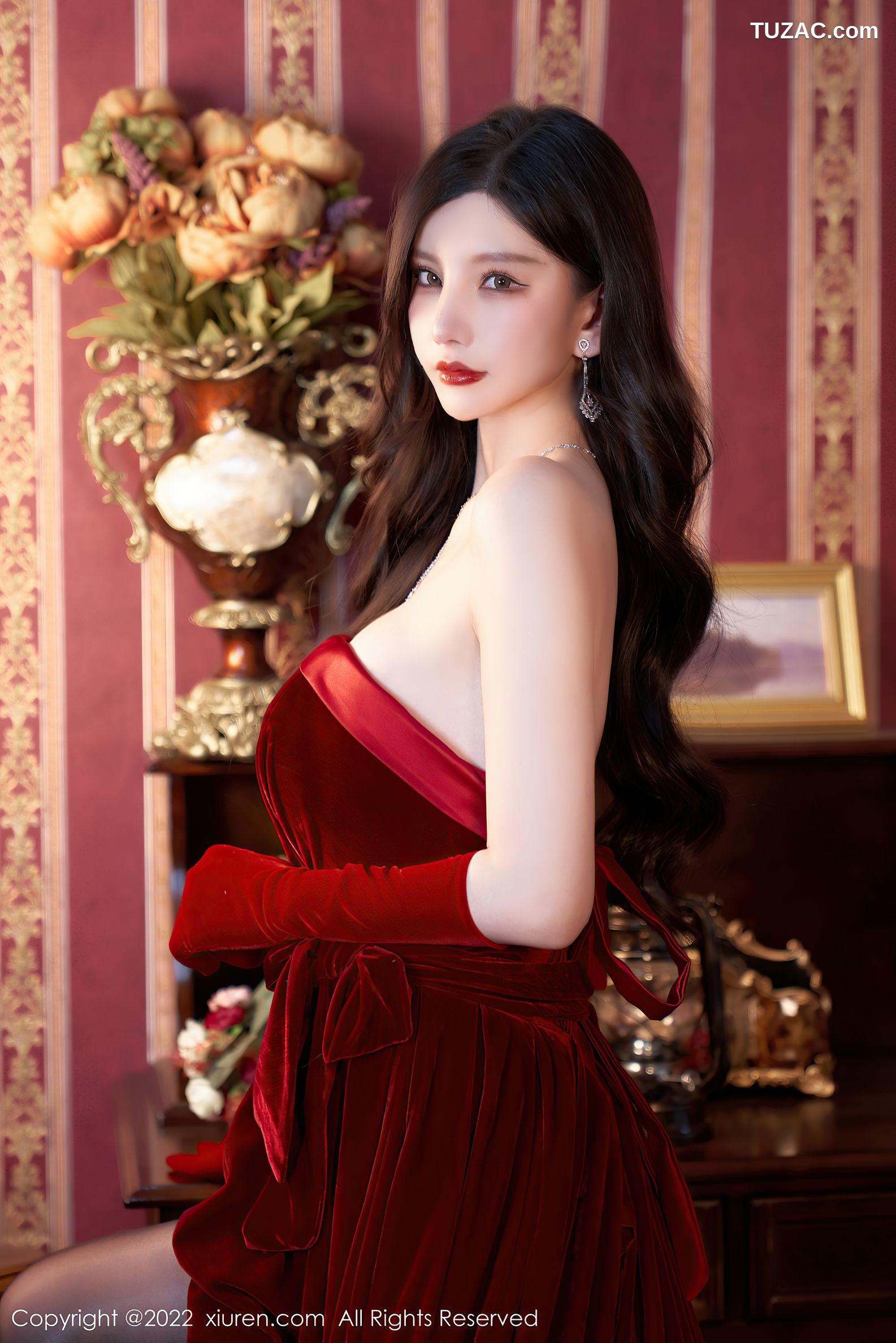 XiuRen秀人网-4909-周于希Sally-三亚旅拍暗红色肩裙超薄黑丝妩媚-2022.04.22