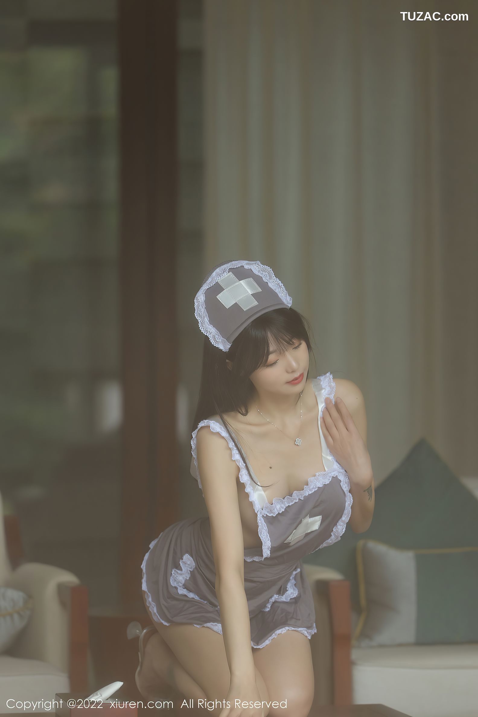 XiuRen秀人网-4924-佘贝拉Bella-海南岛旅拍灰色女仆装-2022.04.26