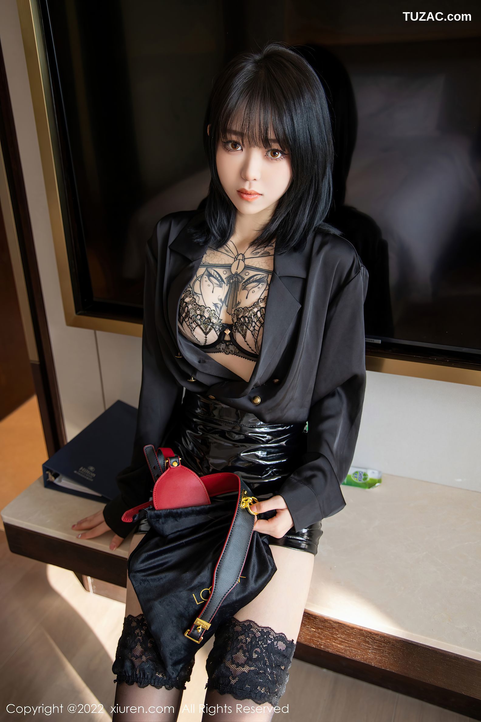 XiuRen秀人网-4927-奶瓶-黑色皮裙性感蕾丝内衣蕾丝袜-2022.04.26