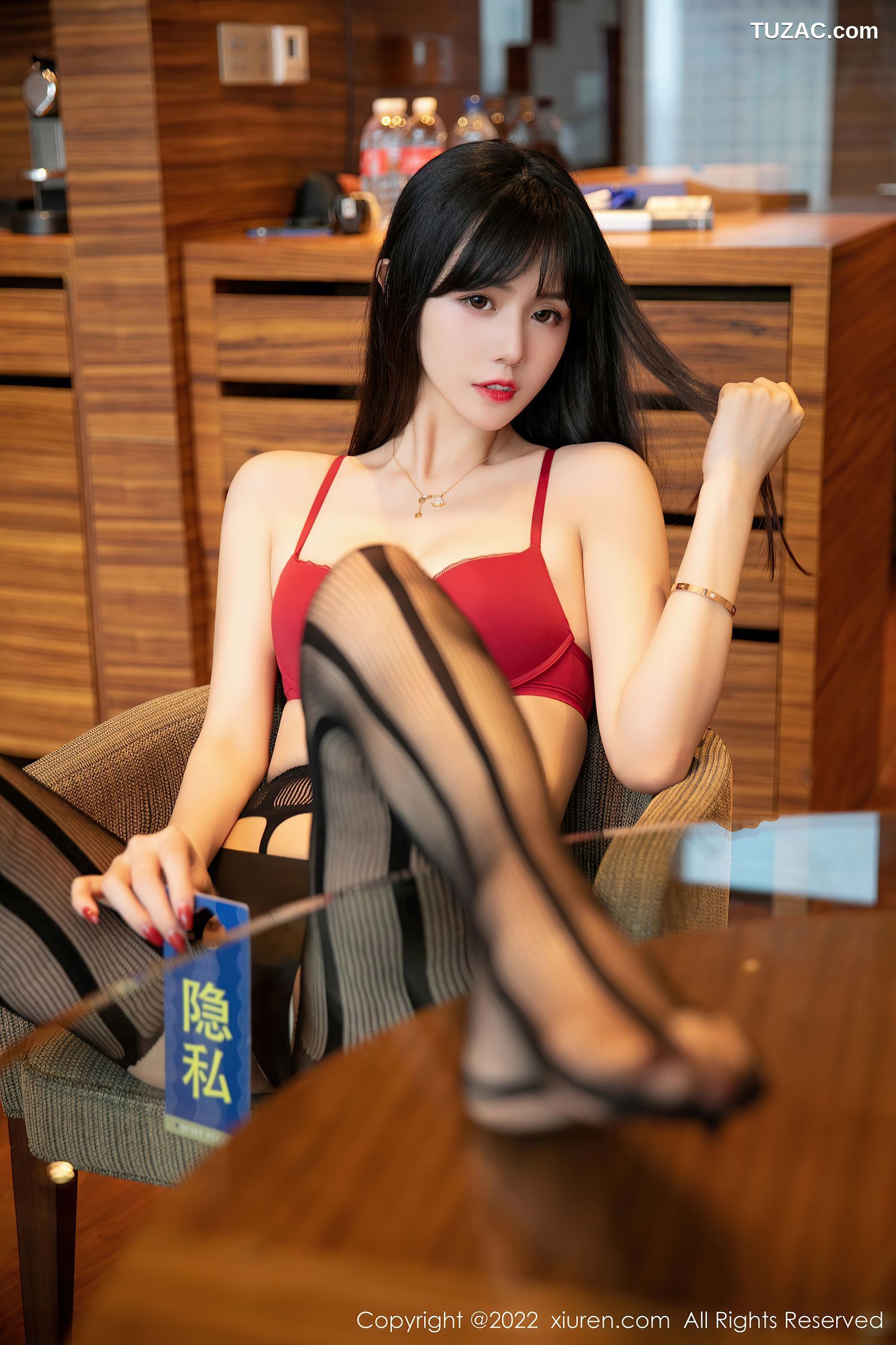 XiuRen秀人网-4929-柚子178-模特柚子性感红色内衣吊带黑丝-2022.04.27