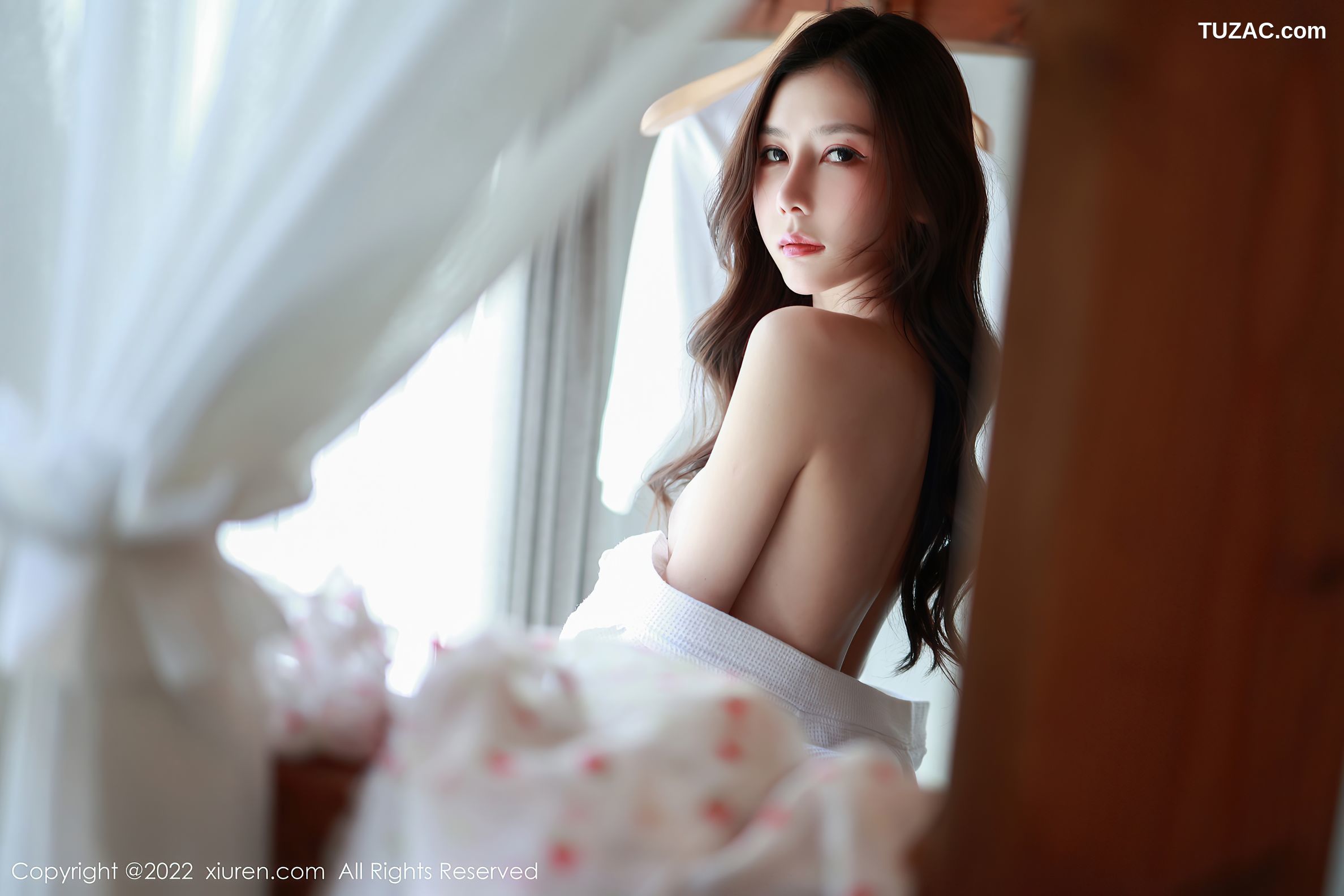 XiuRen秀人网-4932-尹甜甜-性感白色睡袍-2022.04.27