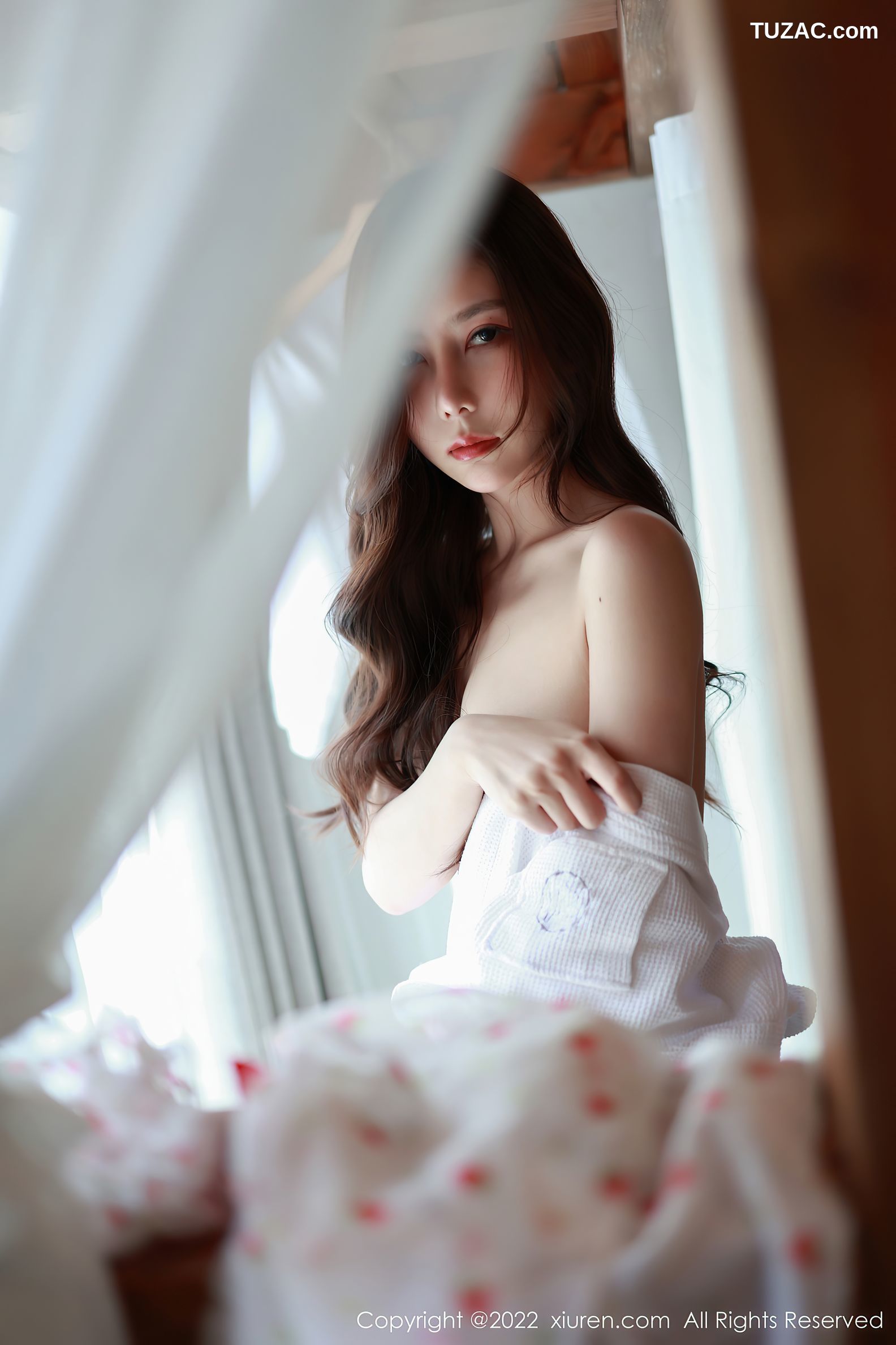 XiuRen秀人网-4932-尹甜甜-性感白色睡袍-2022.04.27