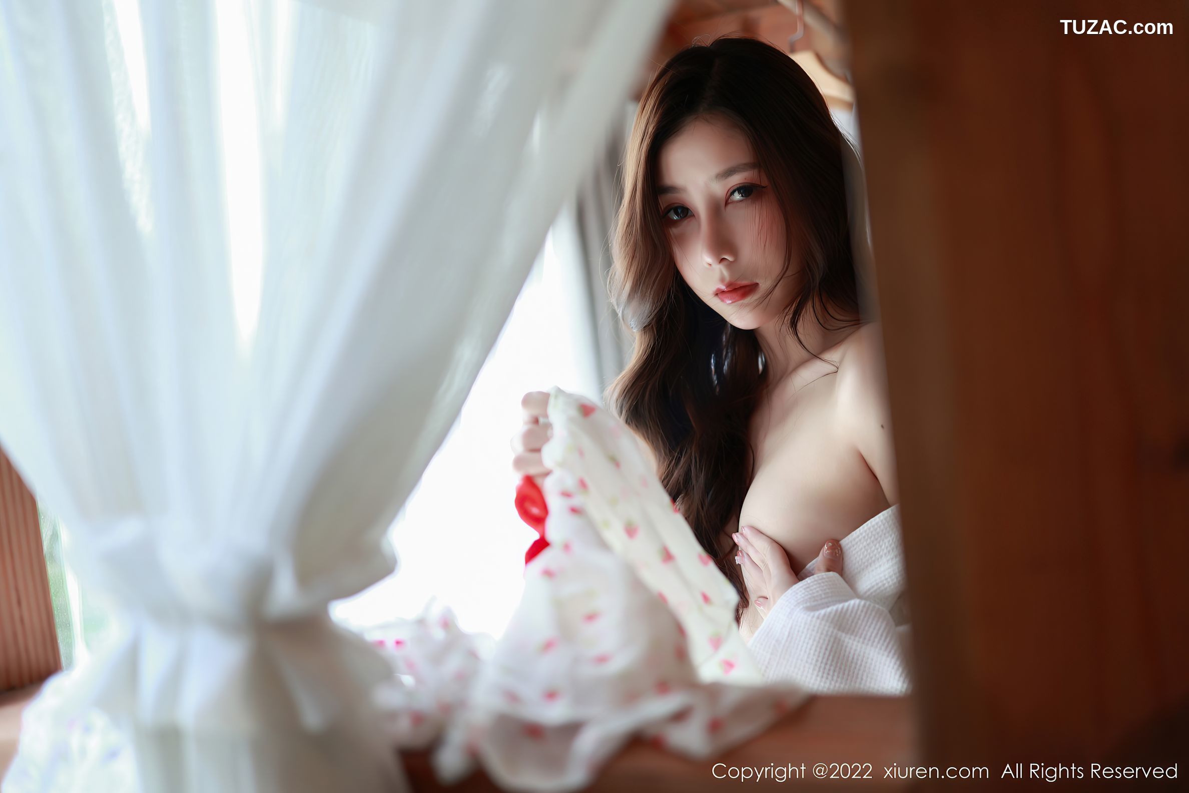 XiuRen秀人网-4932-尹甜甜-性感白色睡袍-2022.04.27