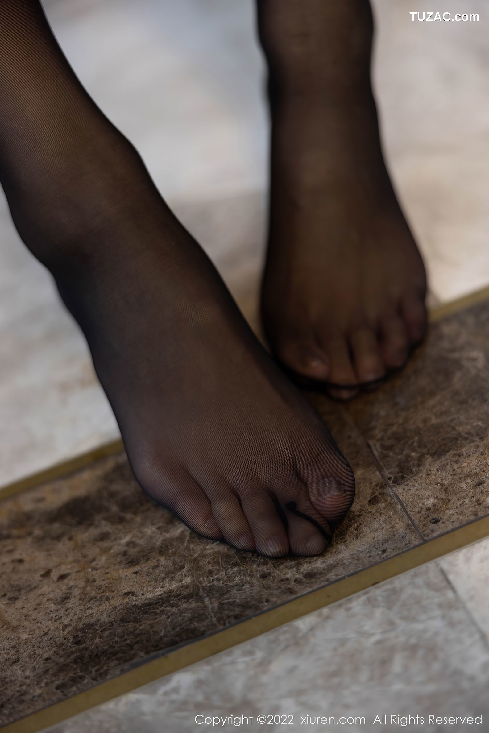 XiuRen秀人网-4940-可樂Vicky-粉红色吊带裙-黑色服饰超薄黑丝-2022.04.28