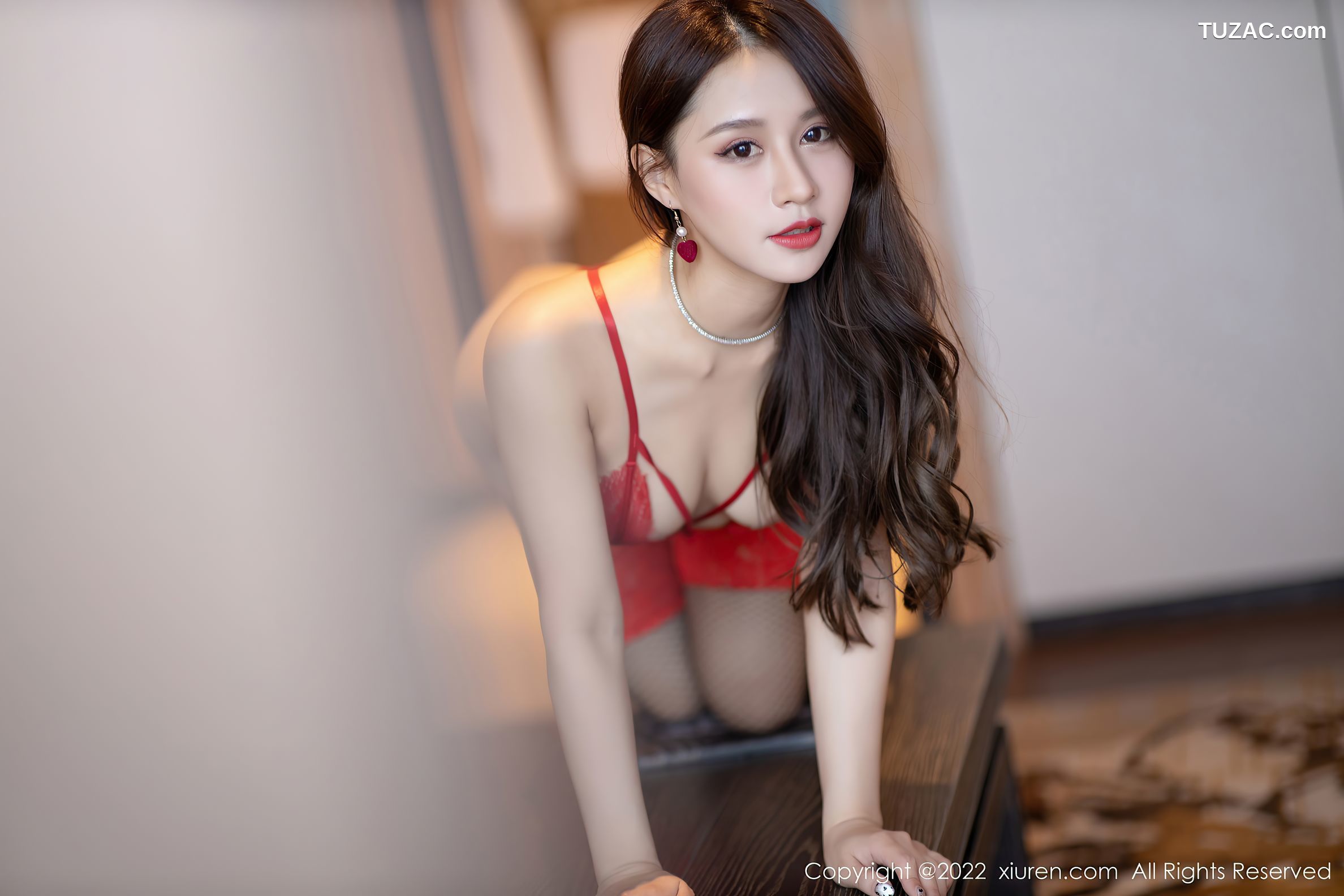 XiuRen秀人网-4954-徐安安-三亚旅拍性感红色轻透服饰-2022.05.04