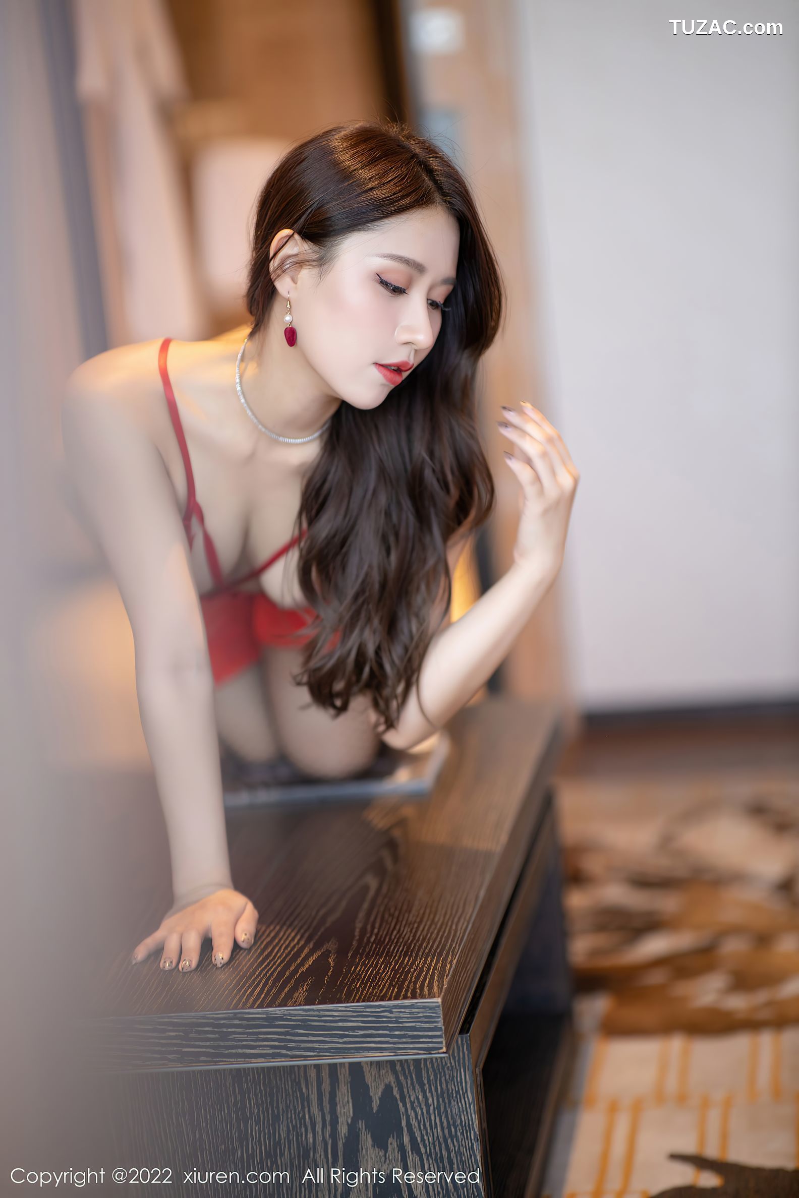 XiuRen秀人网-4954-徐安安-三亚旅拍性感红色轻透服饰-2022.05.04